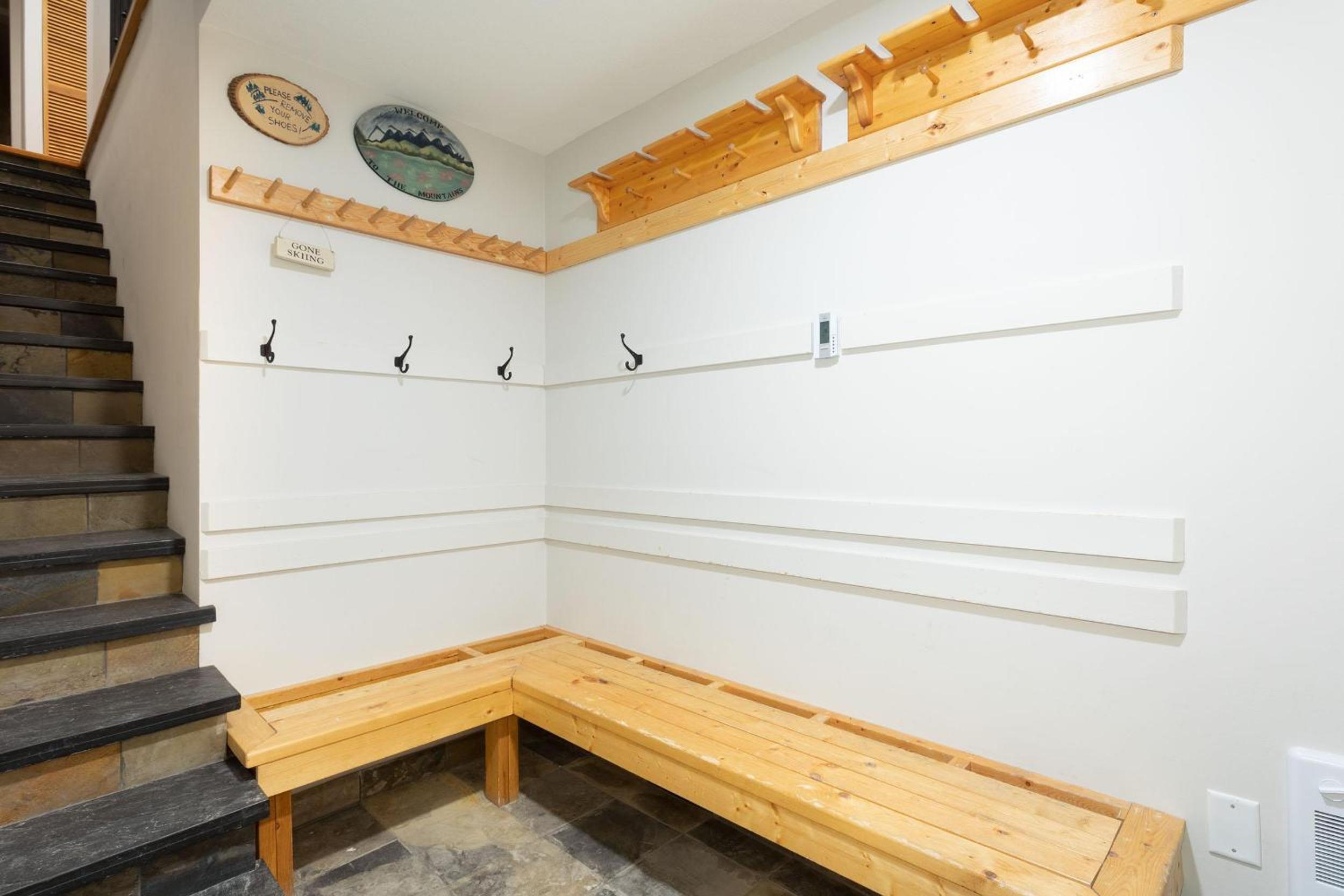 Gleneagle 1 | Townhome, 700m to Skiing, Near Free Village Shuttle, Fireplace, Secure Parking