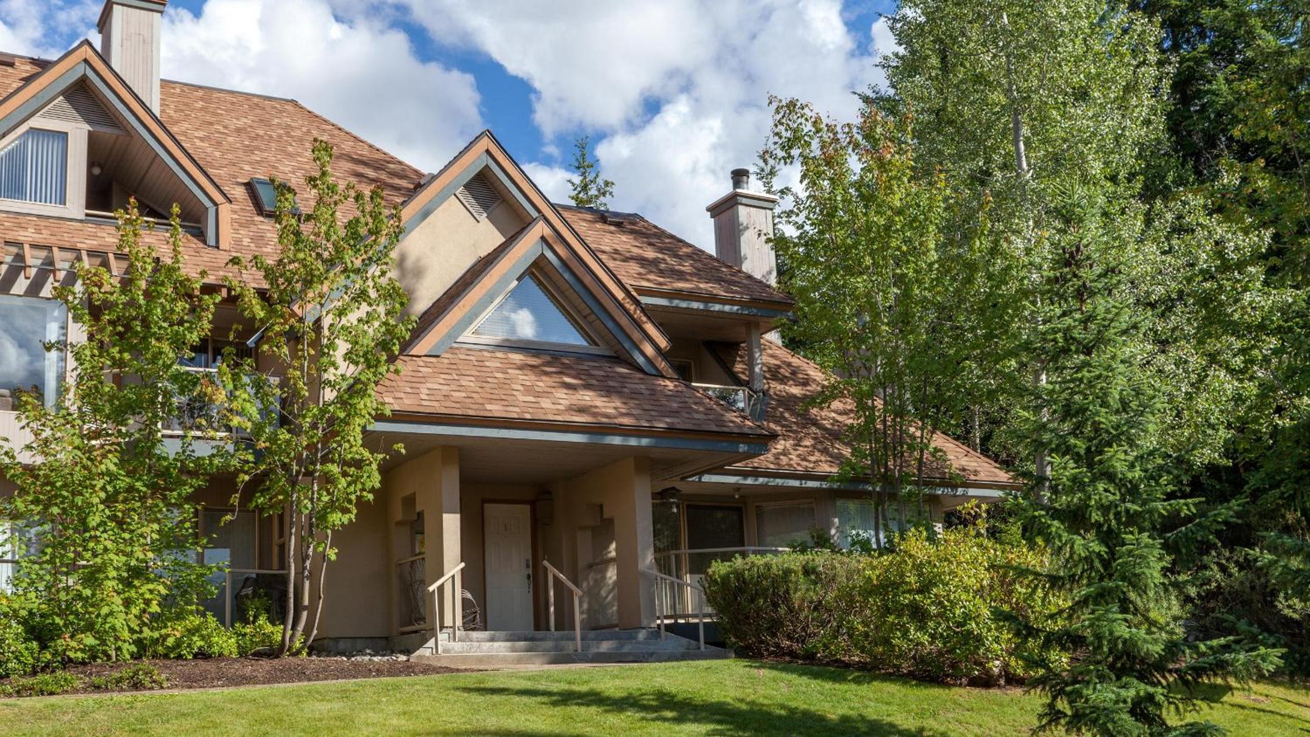 Gleneagle 1 | Townhome, 700m to Skiing, Near Free Village Shuttle, Fireplace, Secure Parking