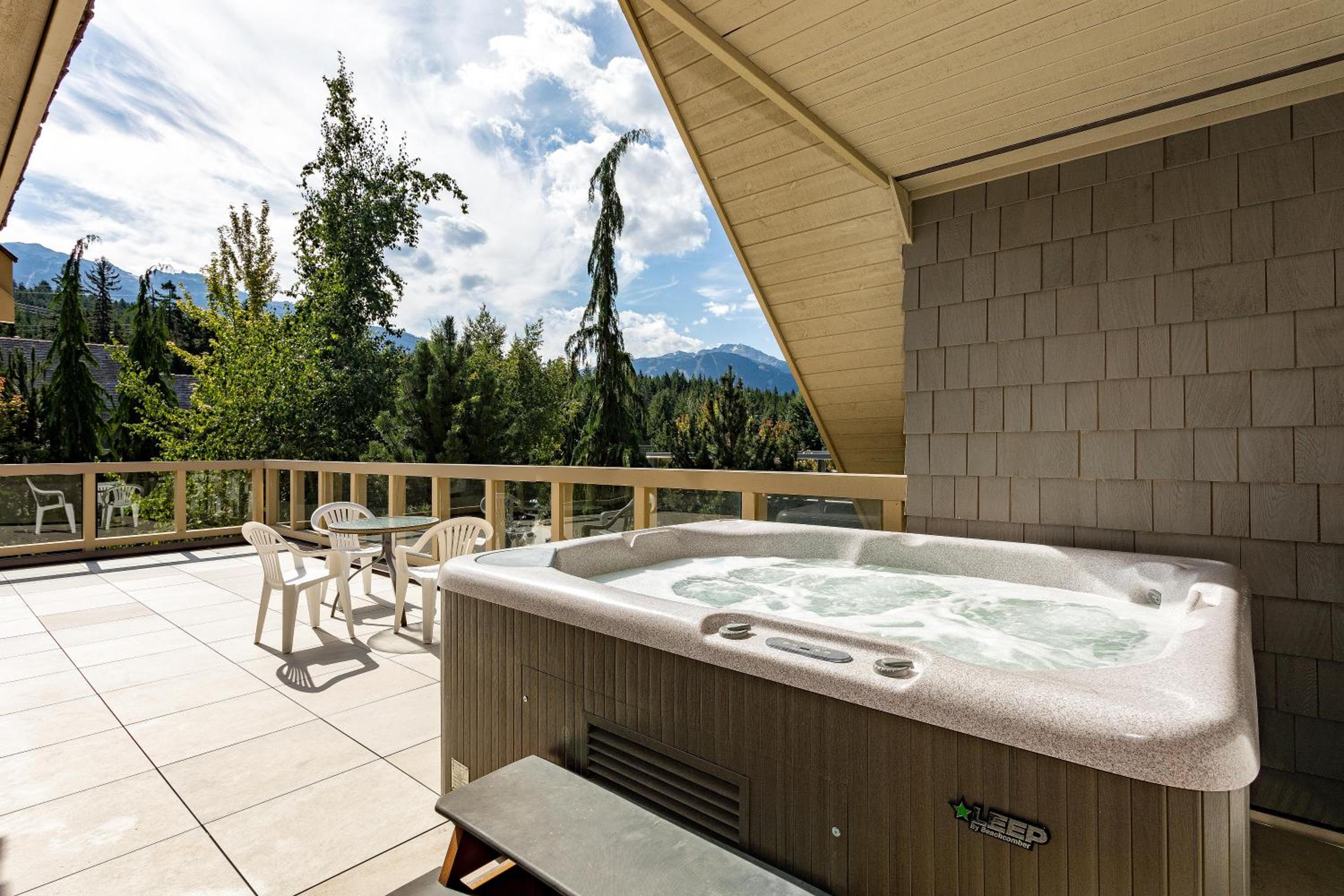 Goldenwood 8337 | Townhome w/ Panoramic Fairway View, Top-Deck Hot Tub, 2 Car Garage