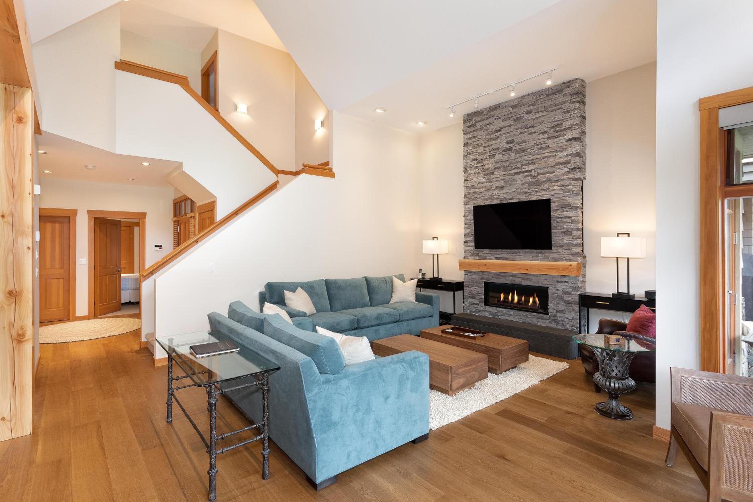 Goldenwood 8337 | Townhome w/ Panoramic Fairway View, Top-Deck Hot Tub, 2 Car Garage