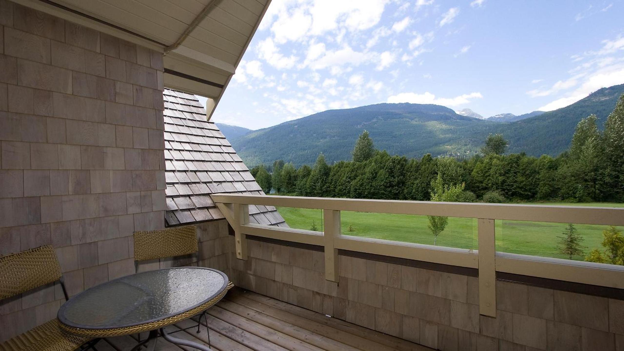 Goldenwood 8337 | Townhome w/ Panoramic Fairway View, Top-Deck Hot Tub, 2 Car Garage