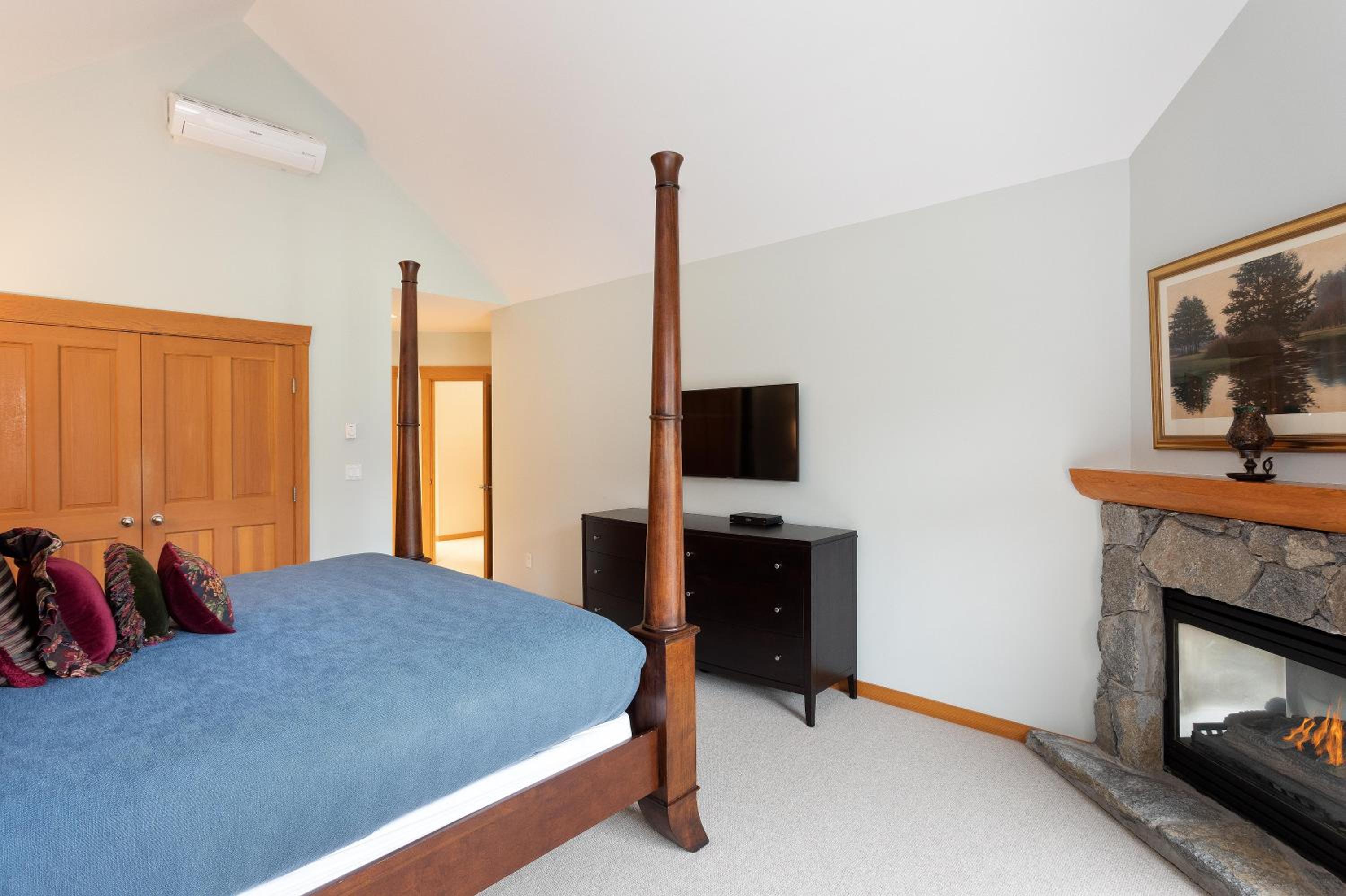 Goldenwood 8337 | Townhome w/ Panoramic Fairway View, Top-Deck Hot Tub, 2 Car Garage