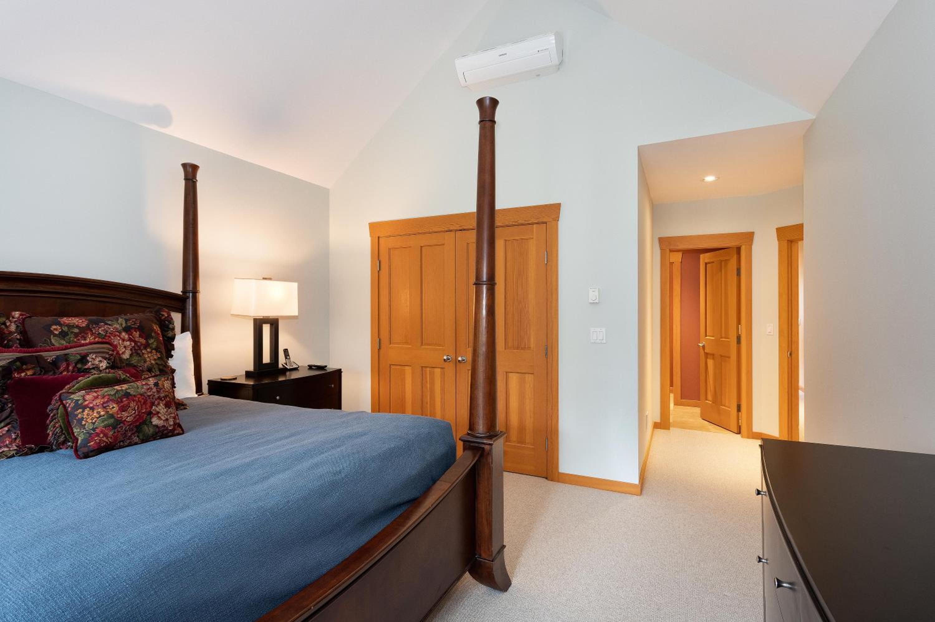 Goldenwood 8337 | Townhome w/ Panoramic Fairway View, Top-Deck Hot Tub, 2 Car Garage