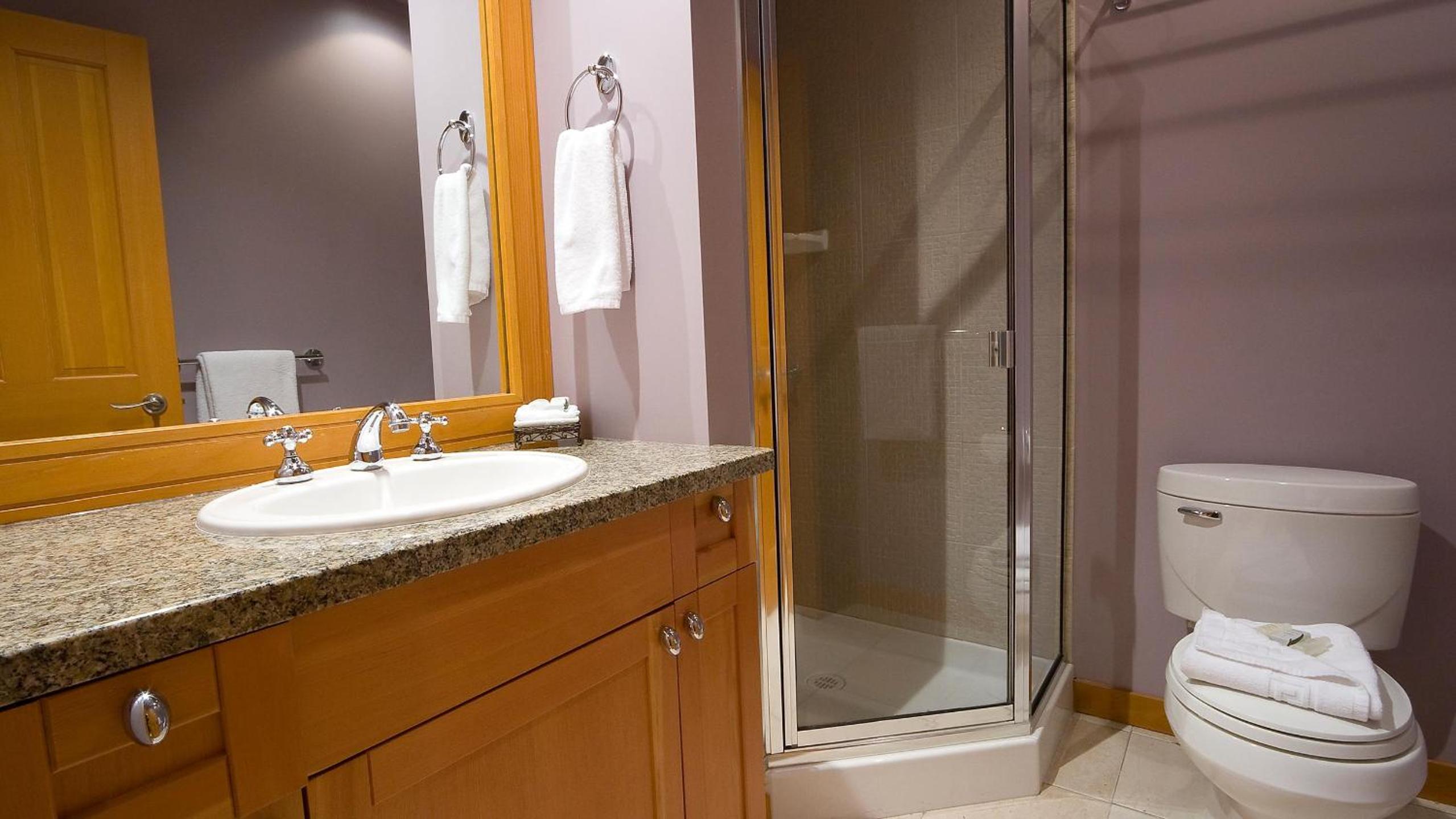 Goldenwood 8337 | Townhome w/ Panoramic Fairway View, Top-Deck Hot Tub, 2 Car Garage