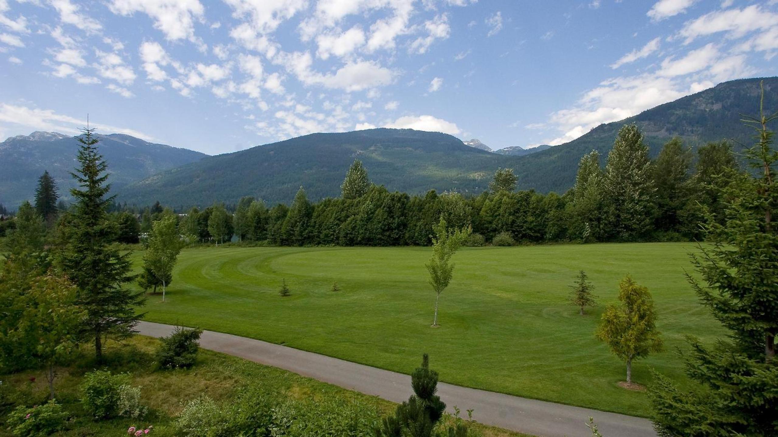 Goldenwood 8337 | Townhome w/ Panoramic Fairway View, Top-Deck Hot Tub, 2 Car Garage