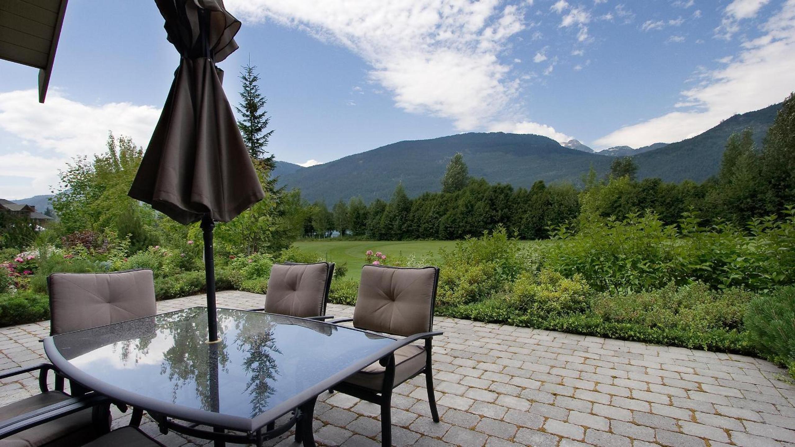 Goldenwood 8337 | Townhome w/ Panoramic Fairway View, Top-Deck Hot Tub, 2 Car Garage