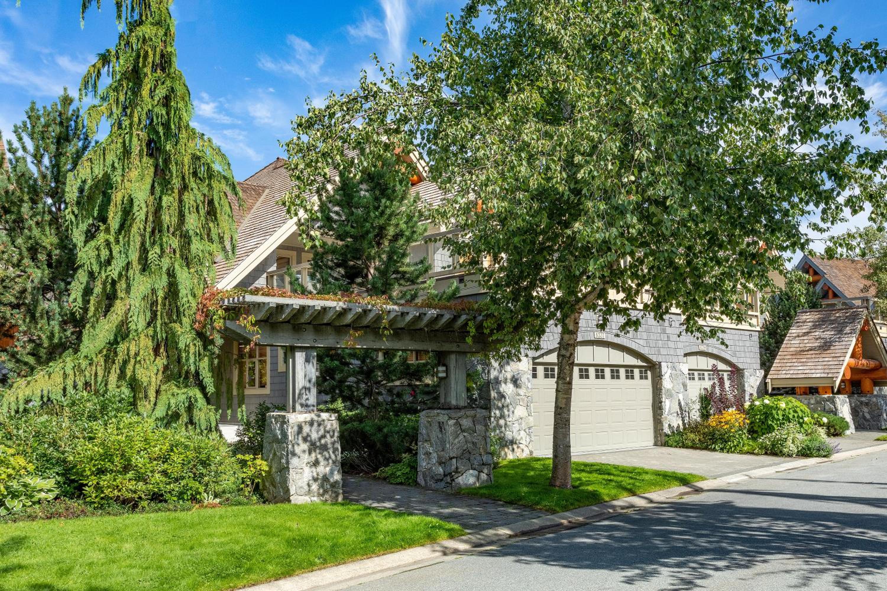 Goldenwood 8337 | Townhome w/ Panoramic Fairway View, Top-Deck Hot Tub, 2 Car Garage