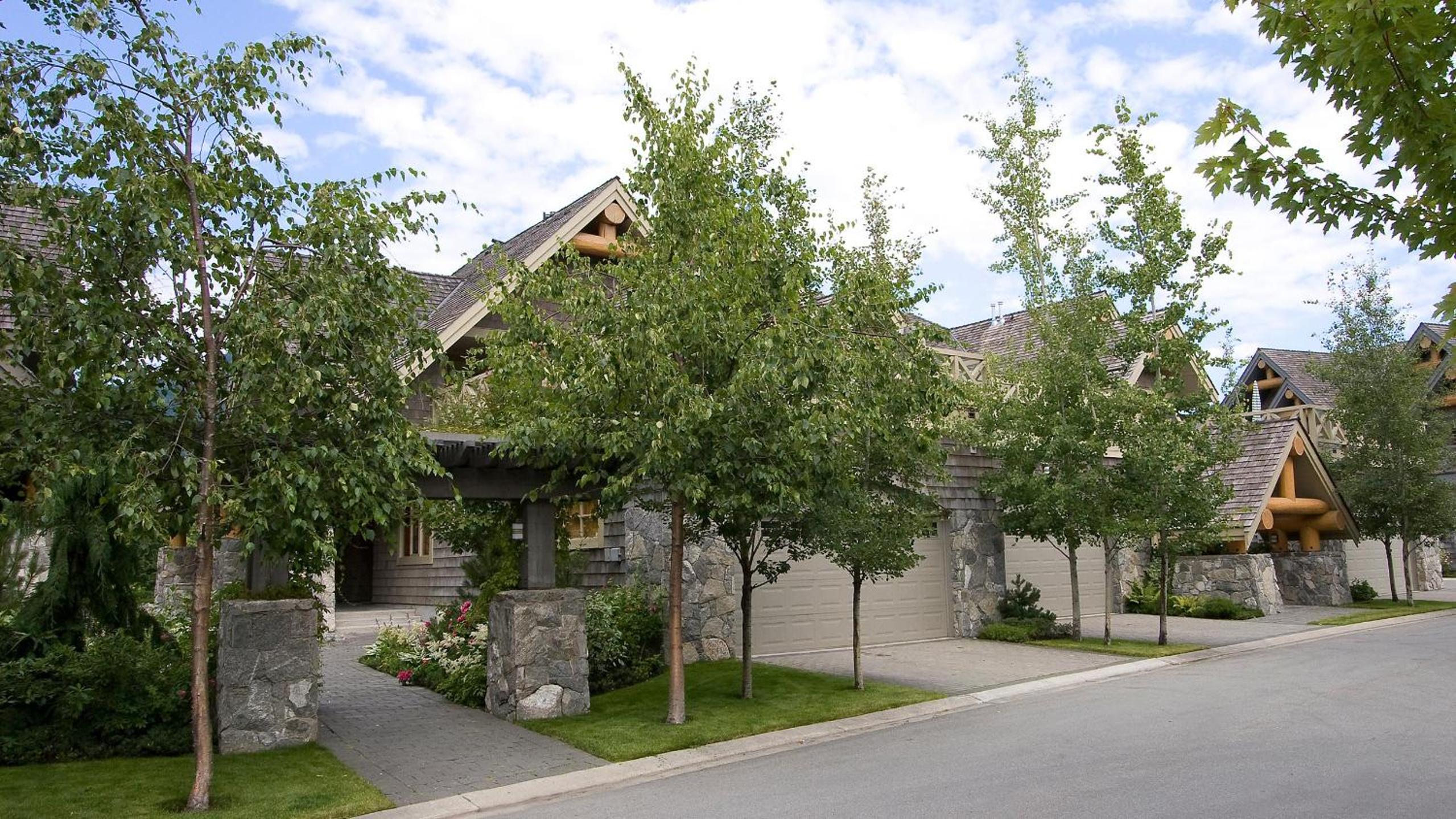 Goldenwood 8337 | Townhome w/ Panoramic Fairway View, Top-Deck Hot Tub, 2 Car Garage
