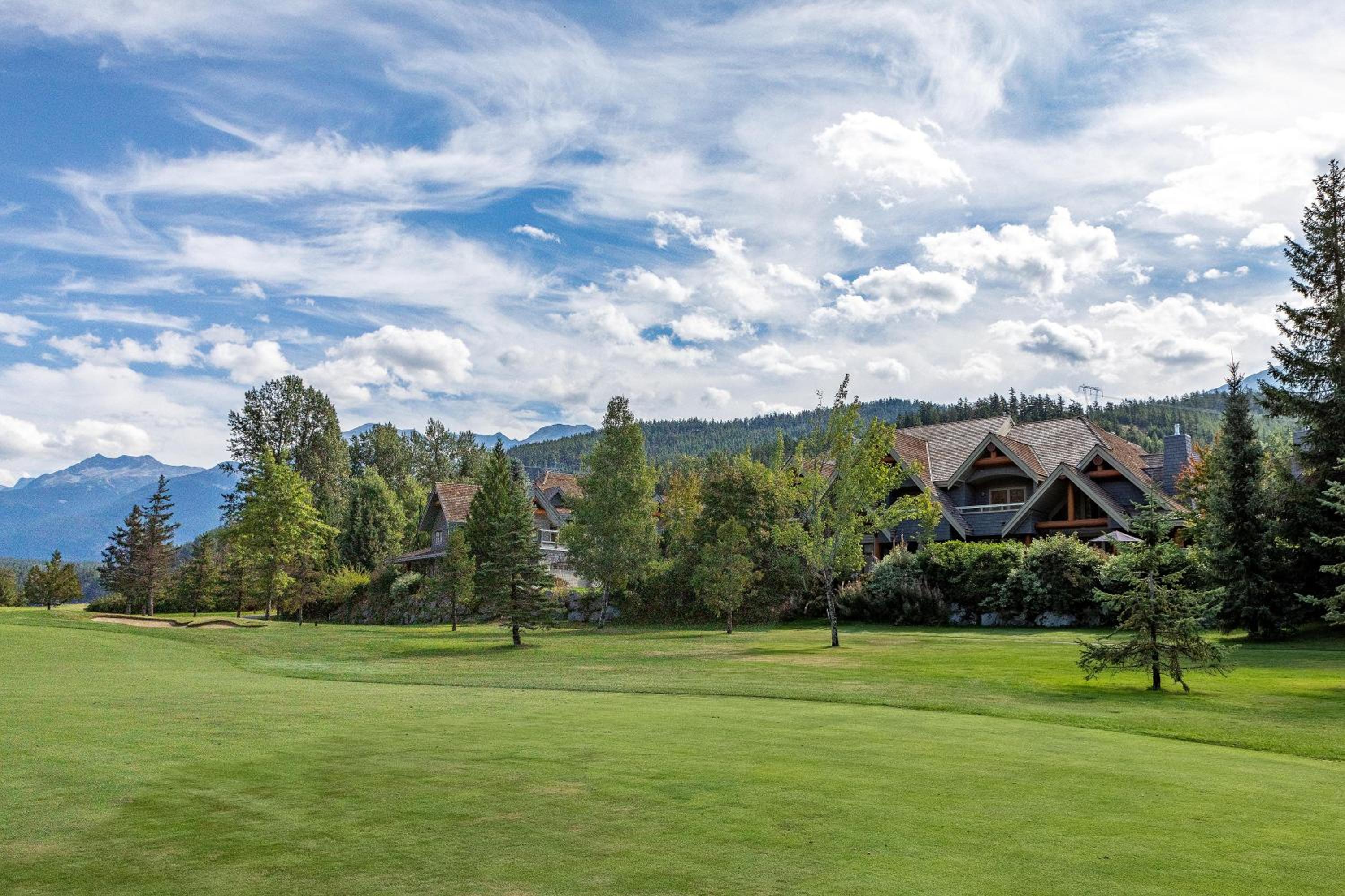 Goldenwood 8337 | Townhome w/ Panoramic Fairway View, Top-Deck Hot Tub, 2 Car Garage