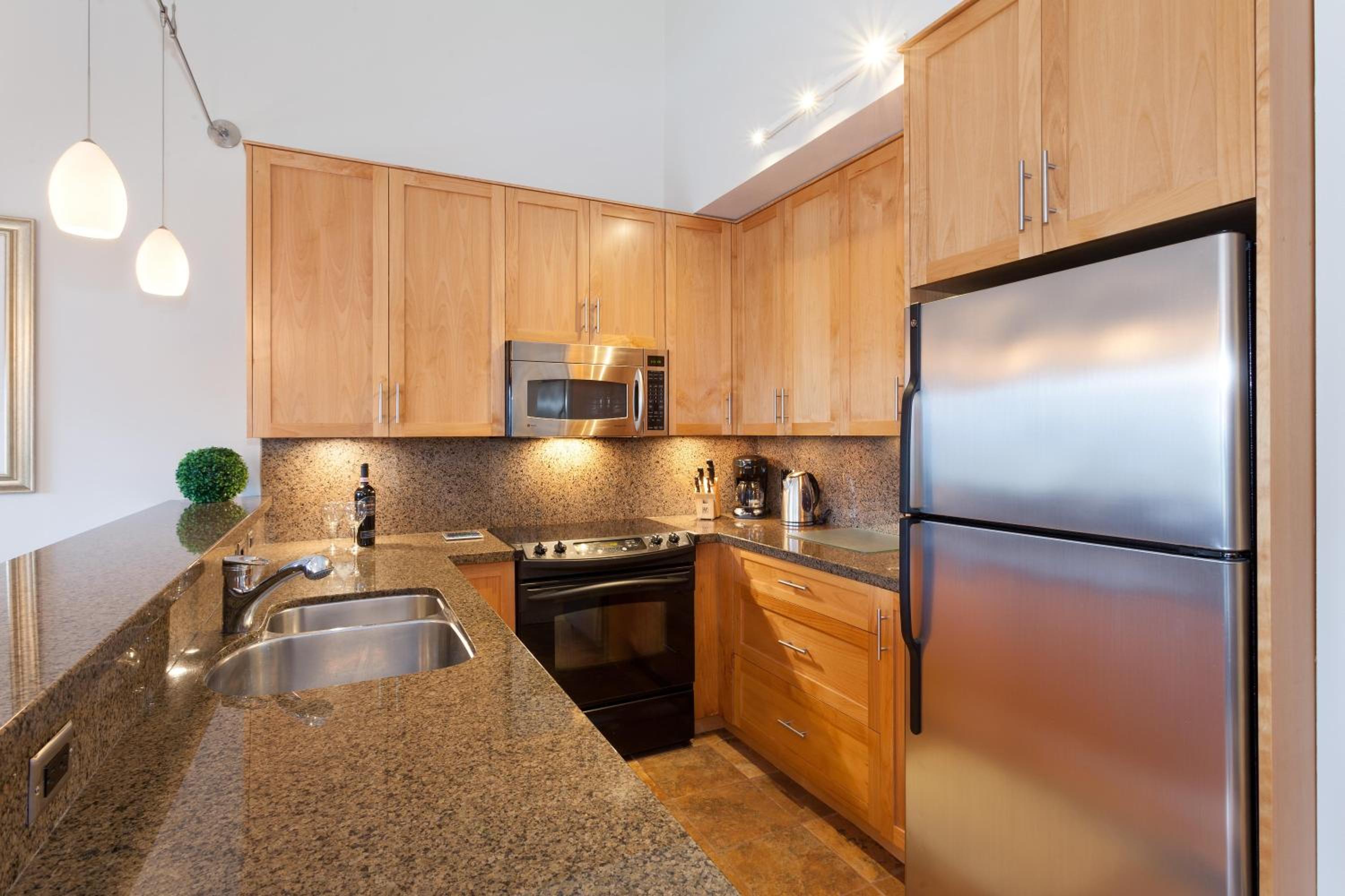 Painted Cliff 11 | Dog Friendly! Ski-In Ski-Out Benchlands Townhome w/ Hot Tub & Fireplace