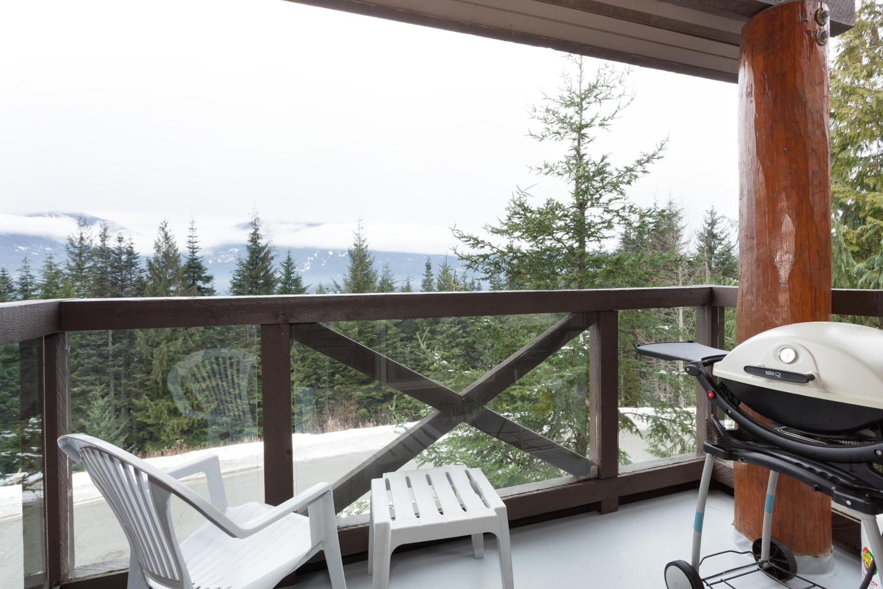 Painted Cliff 11 | Dog Friendly! Ski-In Ski-Out Benchlands Townhome w/ Hot Tub & Fireplace