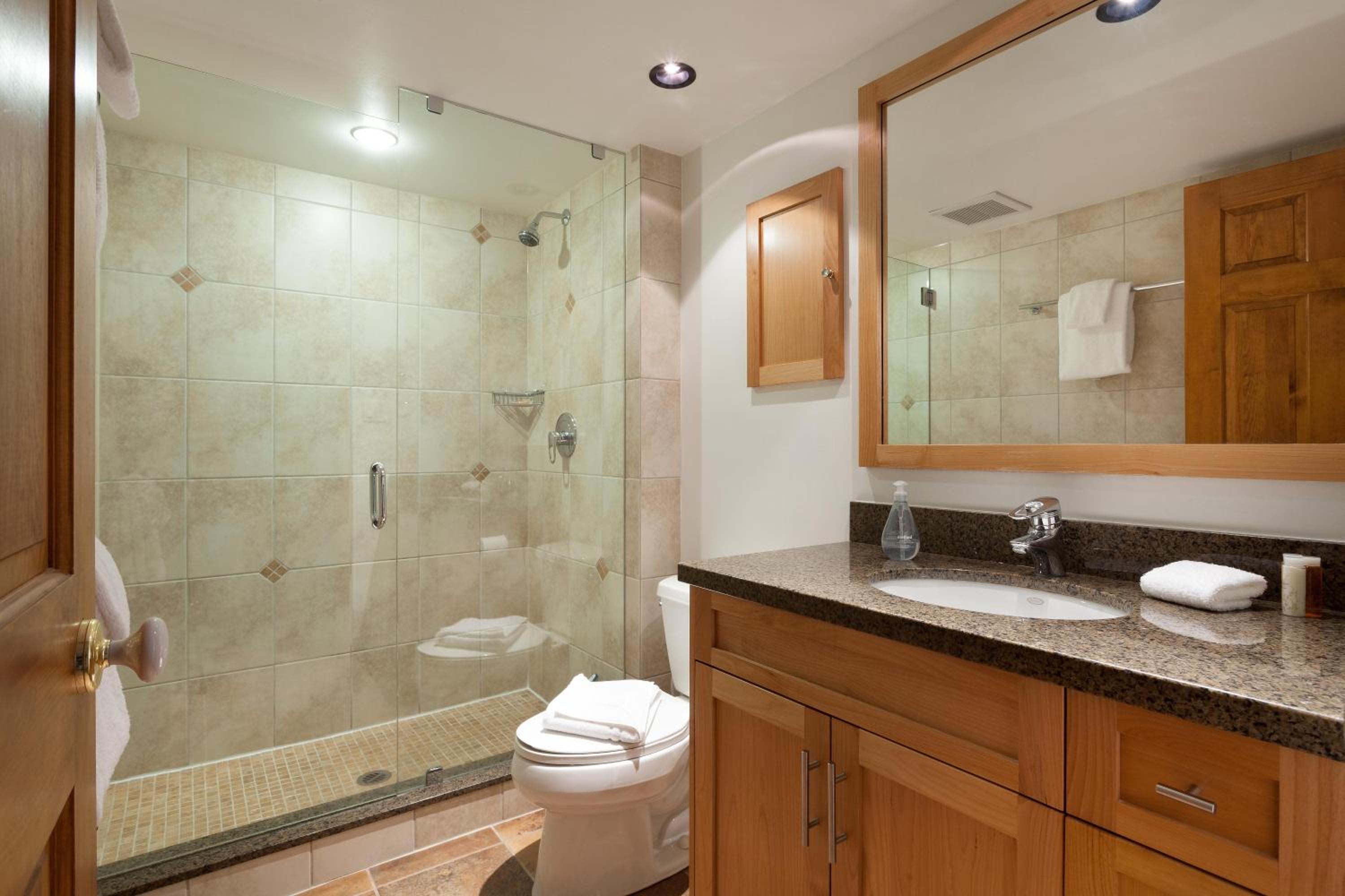 Painted Cliff 11 | Dog Friendly! Ski-In Ski-Out Benchlands Townhome w/ Hot Tub & Fireplace