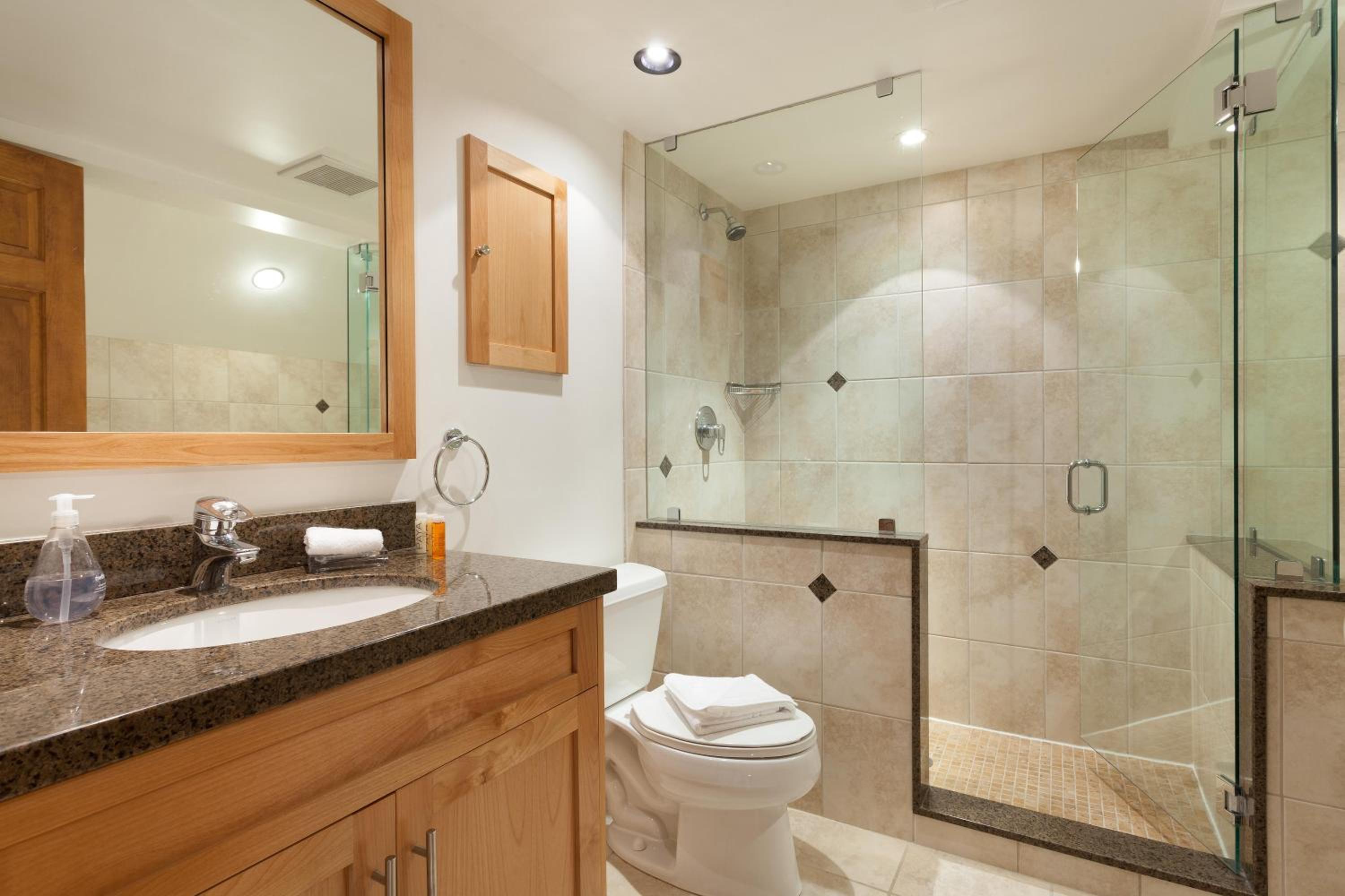 Painted Cliff 11 | Dog Friendly! Ski-In Ski-Out Benchlands Townhome w/ Hot Tub & Fireplace