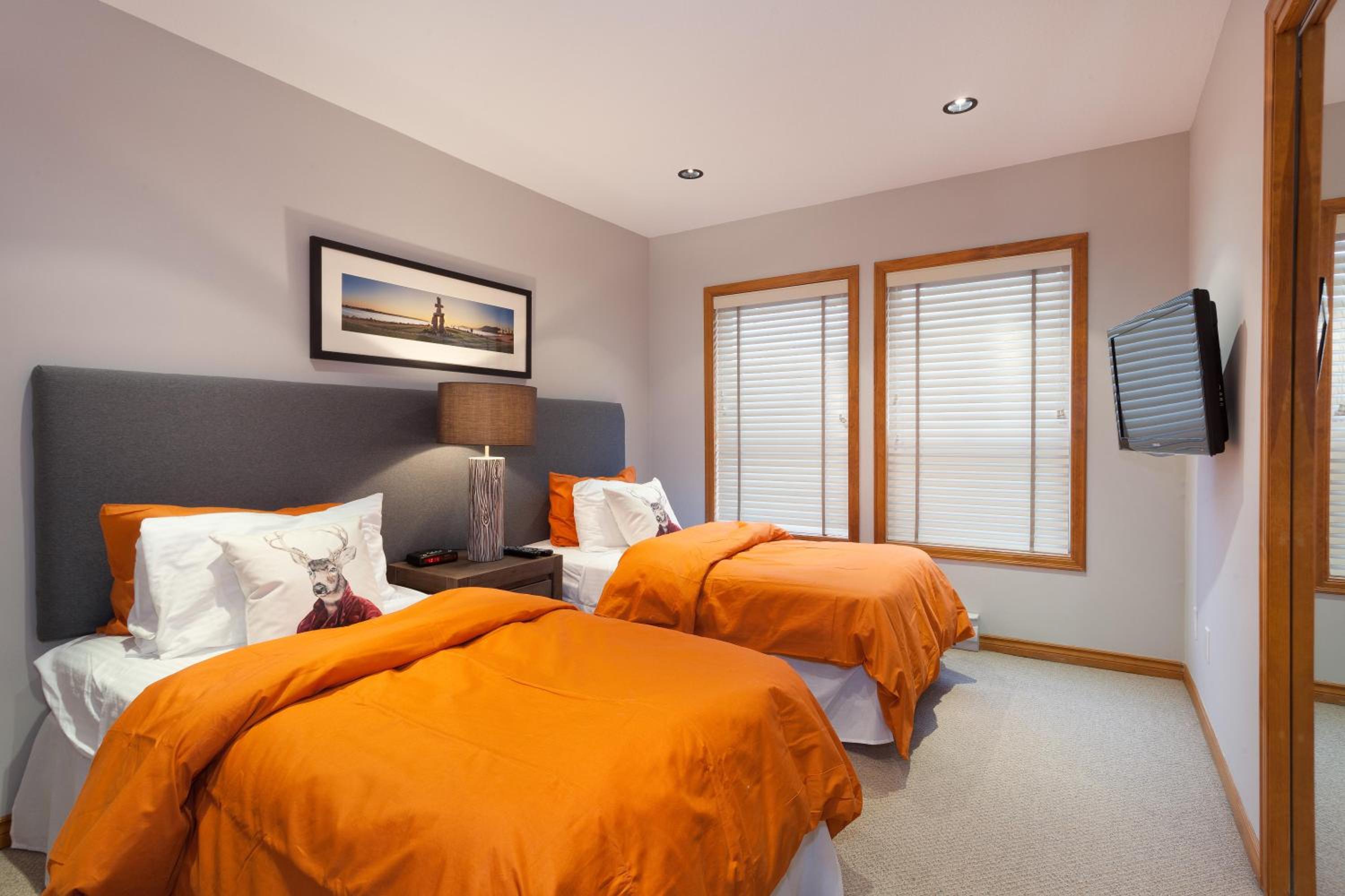 Painted Cliff 11 | Dog Friendly! Ski-In Ski-Out Benchlands Townhome w/ Hot Tub & Fireplace