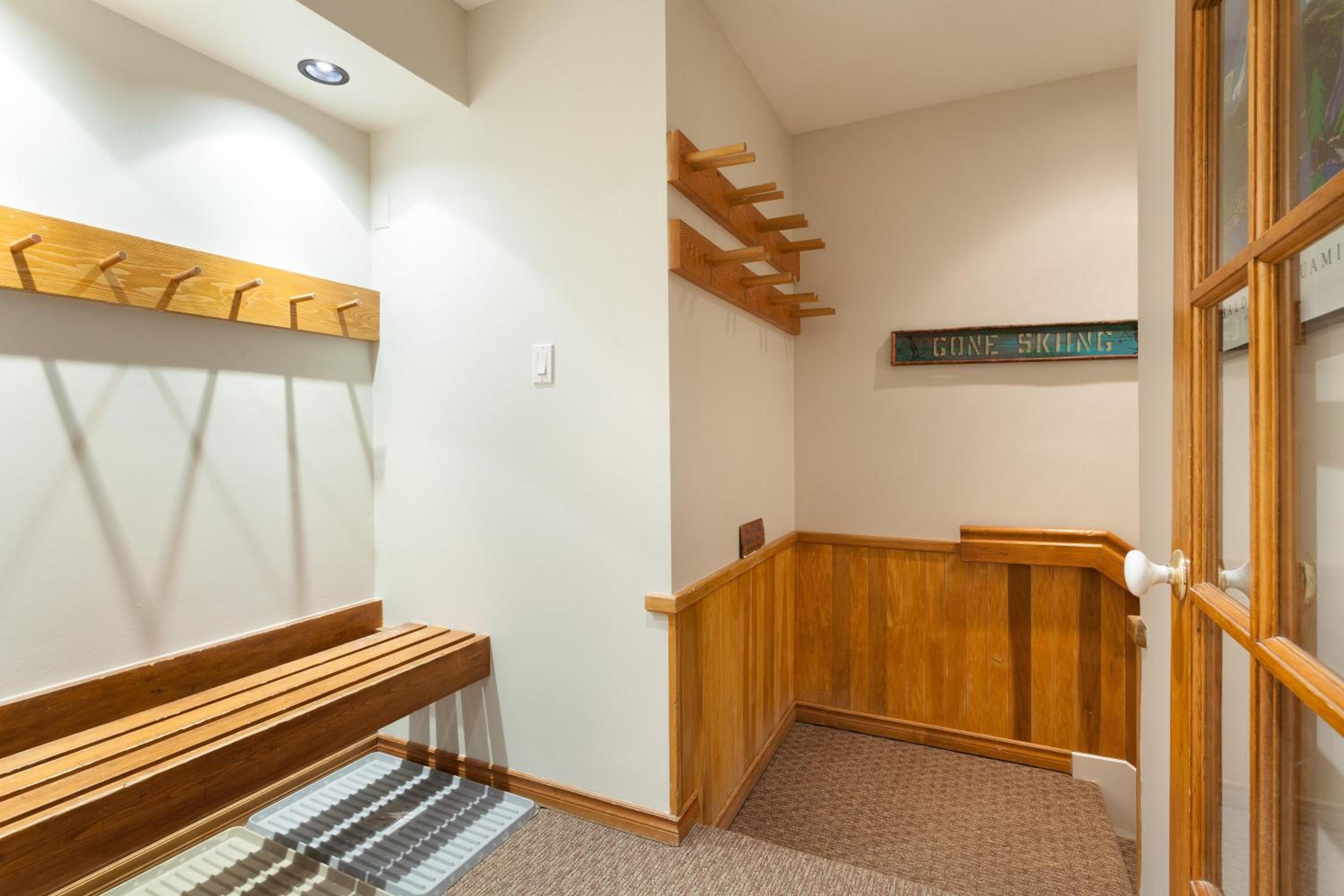 Painted Cliff 11 | Dog Friendly! Ski-In Ski-Out Benchlands Townhome w/ Hot Tub & Fireplace