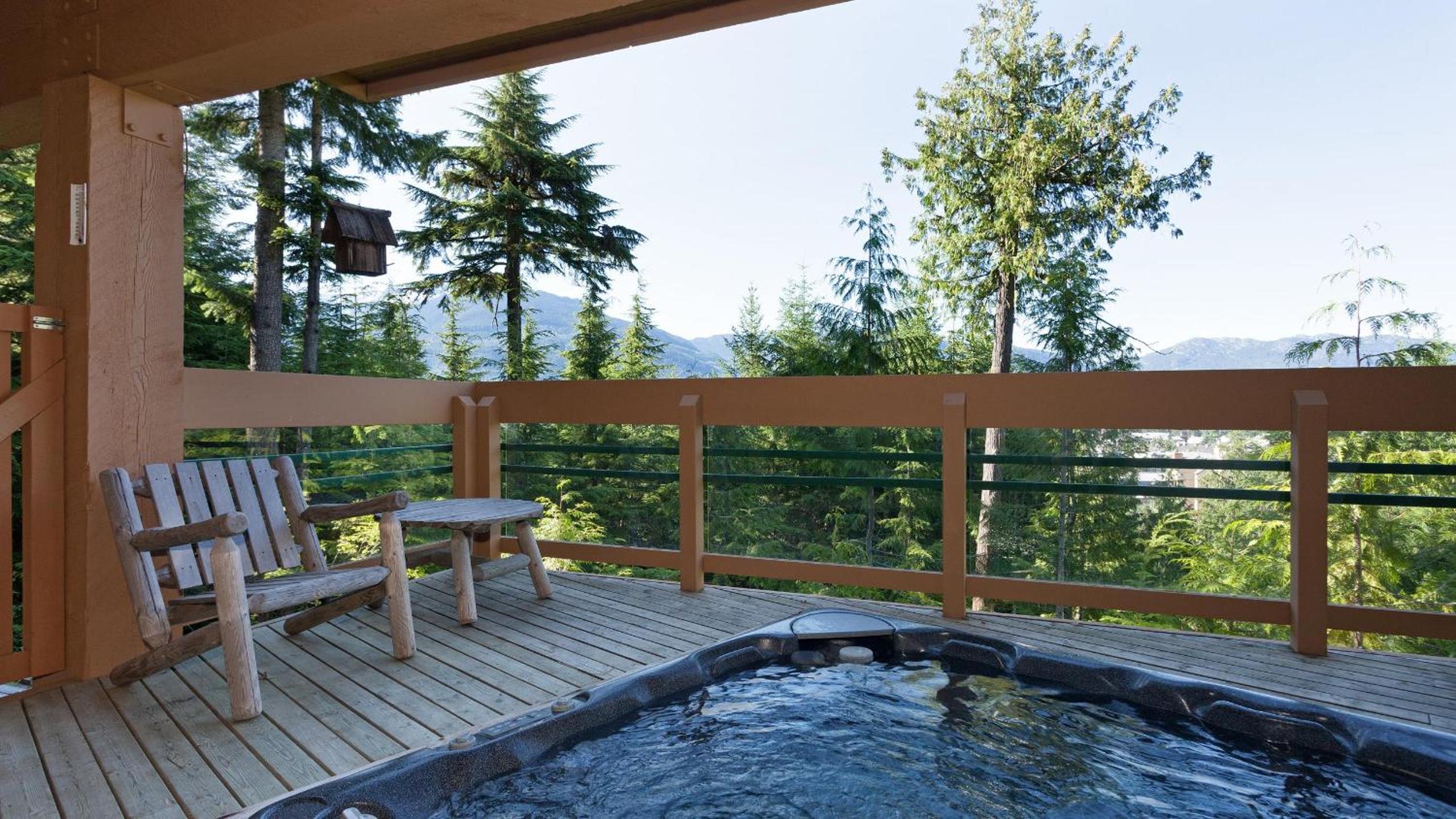 Northern Lights 15 | Family-Sized Townhome w/ Sunken Hot Tub, Fireplace & Media Den