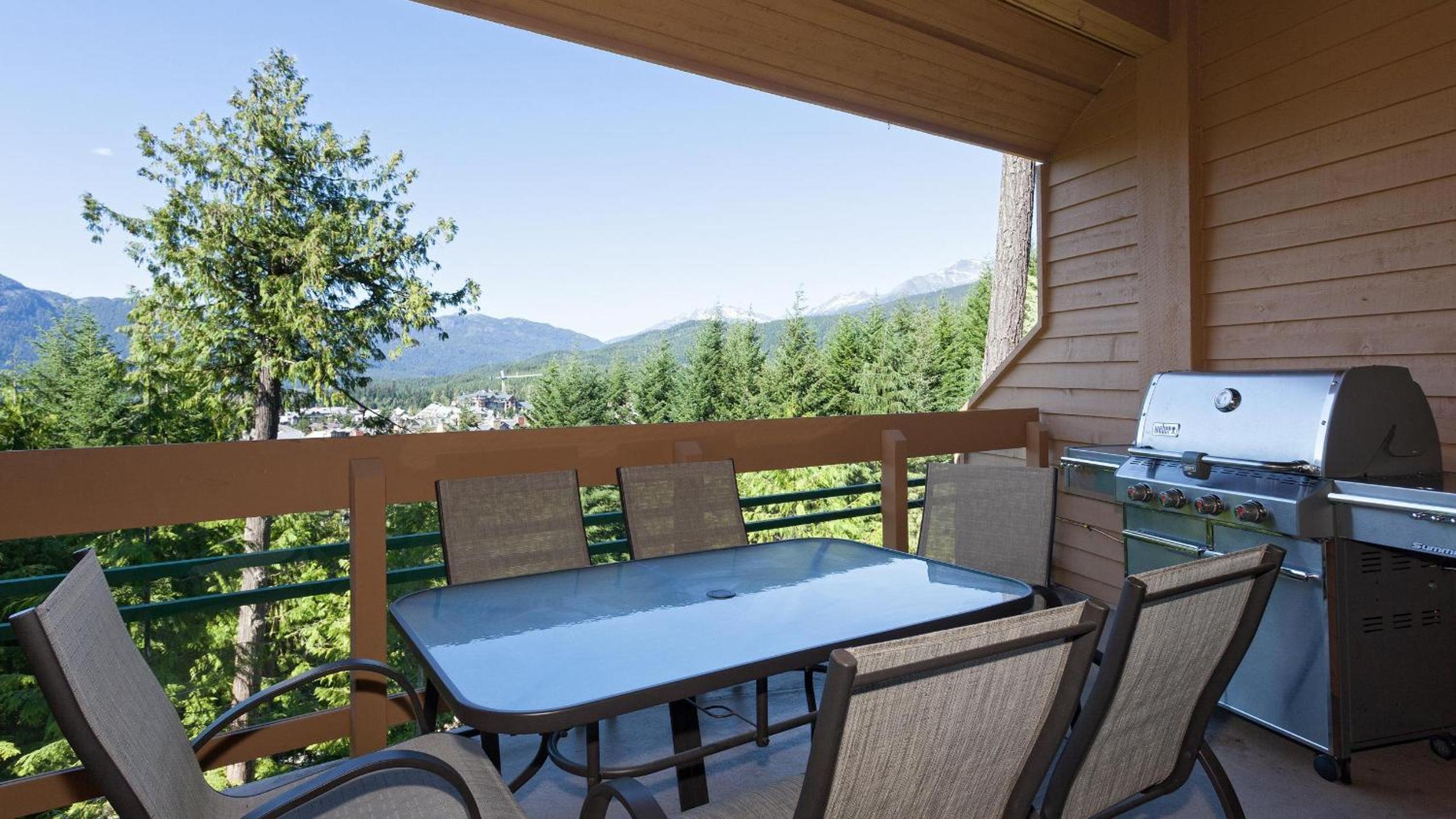 Northern Lights 15 | Family-Sized Townhome w/ Sunken Hot Tub, Fireplace & Media Den