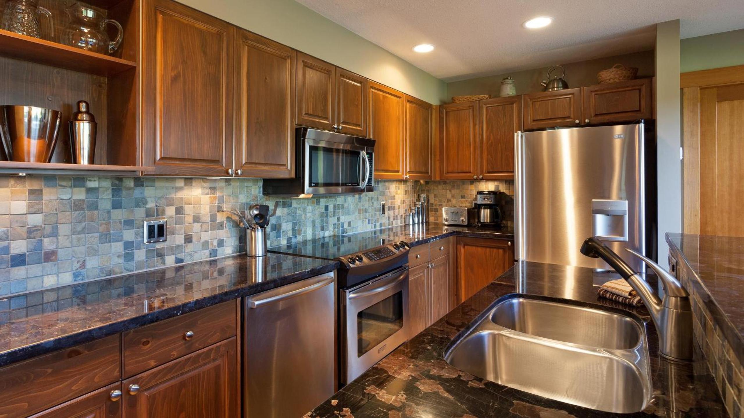 Northern Lights 15 | Family-Sized Townhome w/ Sunken Hot Tub, Fireplace & Media Den