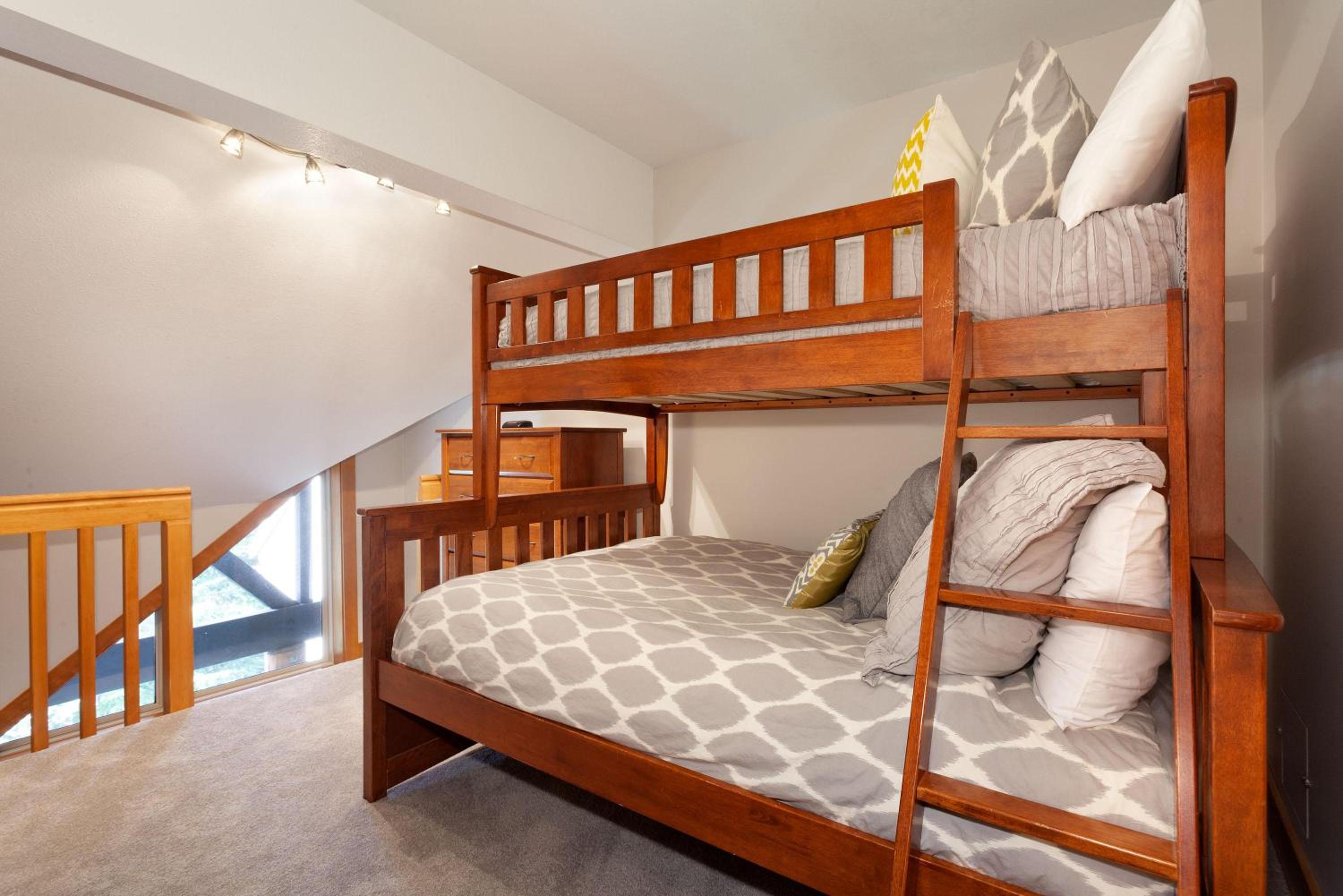 Painted Cliff 25 | Family-sized Ski-In, Ski-Out Townhome w/ Shared Hot Tub & Log Fire