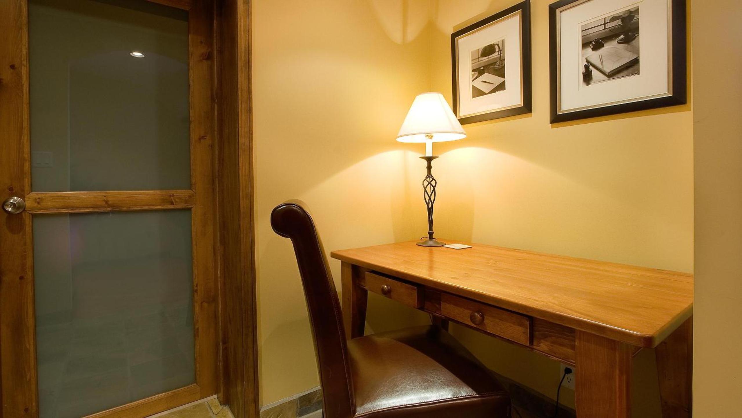 Northern Lights 15 | Family-Sized Townhome w/ Sunken Hot Tub, Fireplace & Media Den