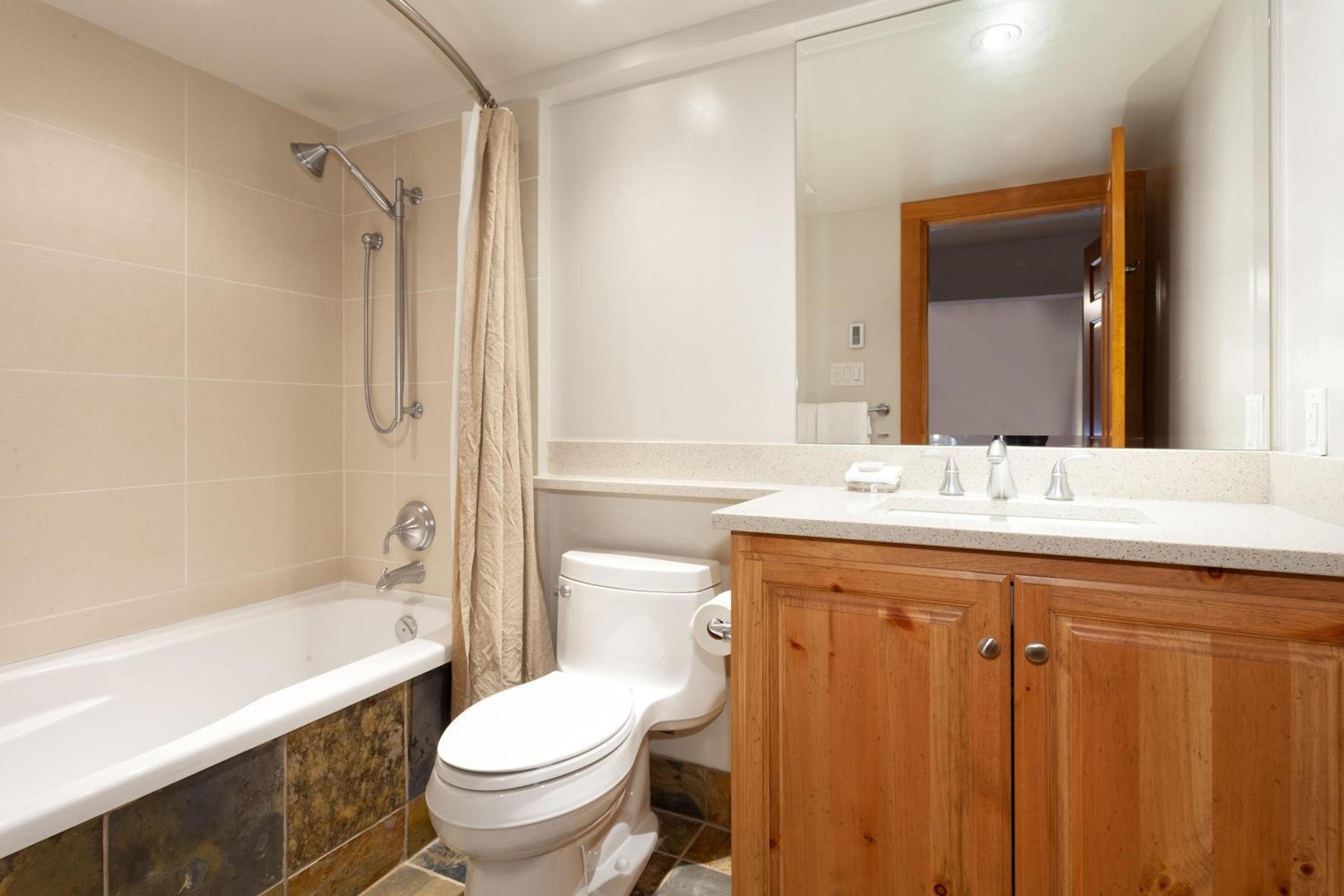 Painted Cliff 25 | Family-sized Ski-In, Ski-Out Townhome w/ Shared Hot Tub & Log Fire