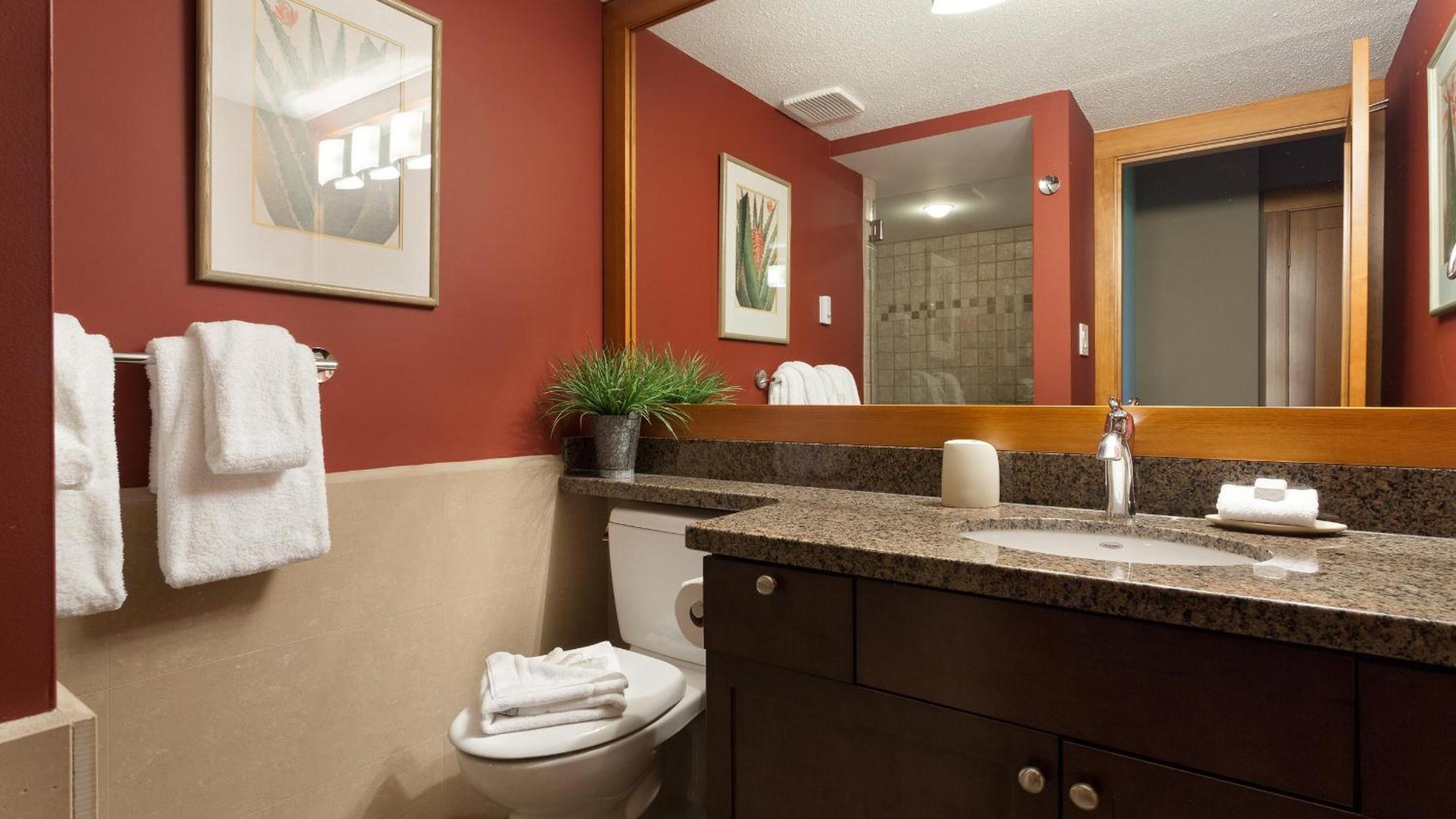 Northern Lights 15 | Family-Sized Townhome w/ Sunken Hot Tub, Fireplace & Media Den