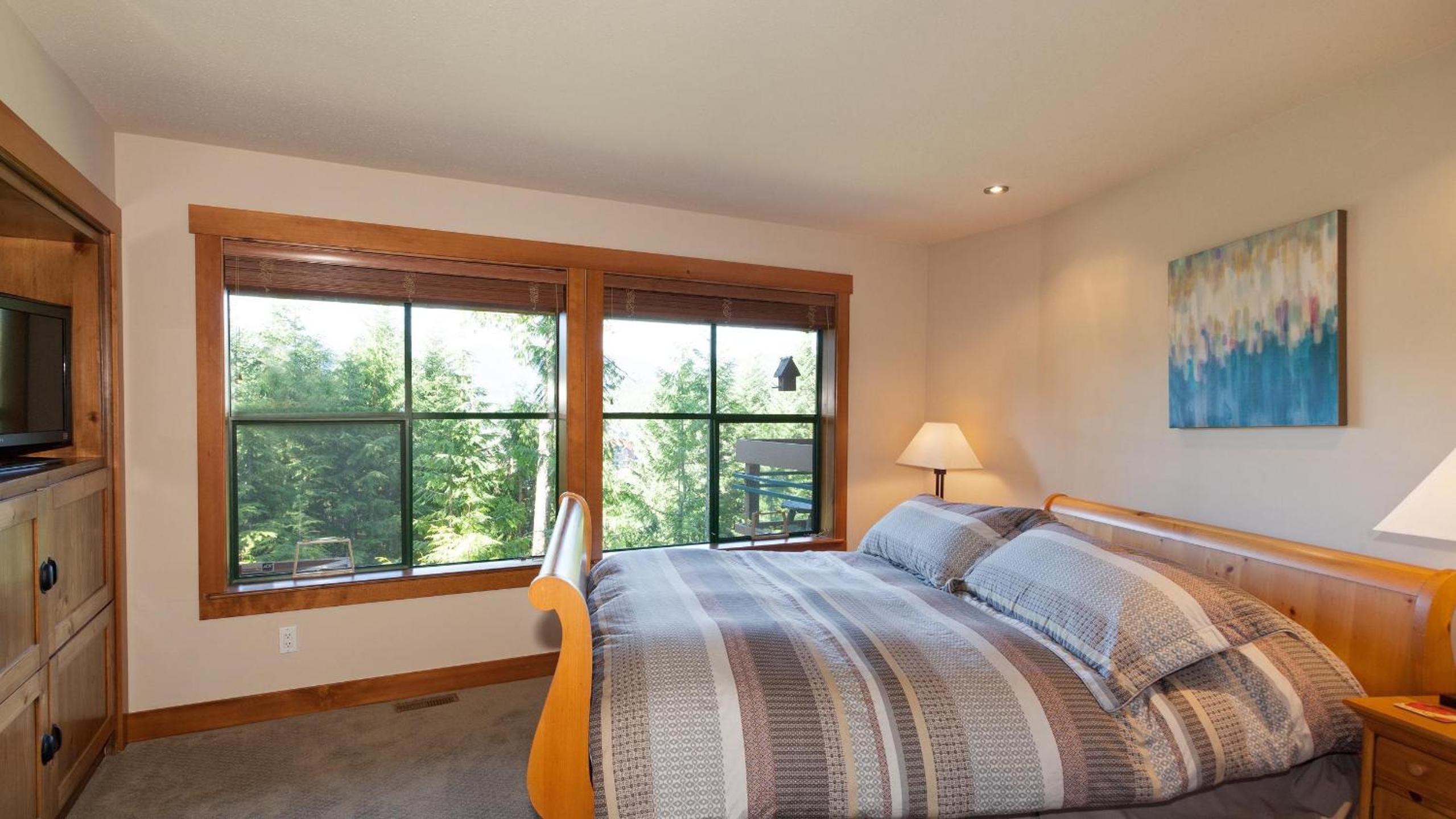 Northern Lights 15 | Family-Sized Townhome w/ Sunken Hot Tub, Fireplace & Media Den