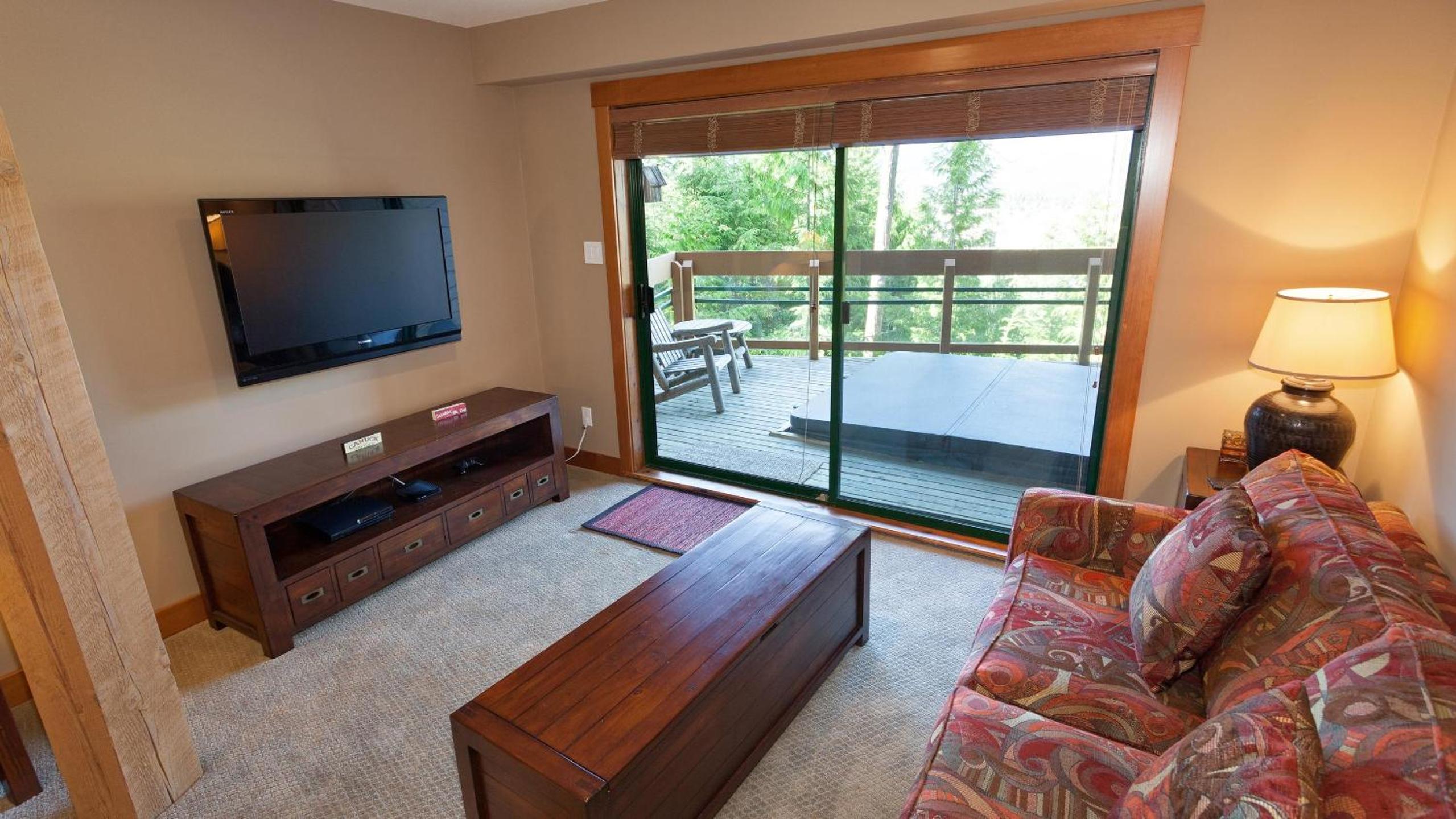 Northern Lights 15 | Family-Sized Townhome w/ Sunken Hot Tub, Fireplace & Media Den