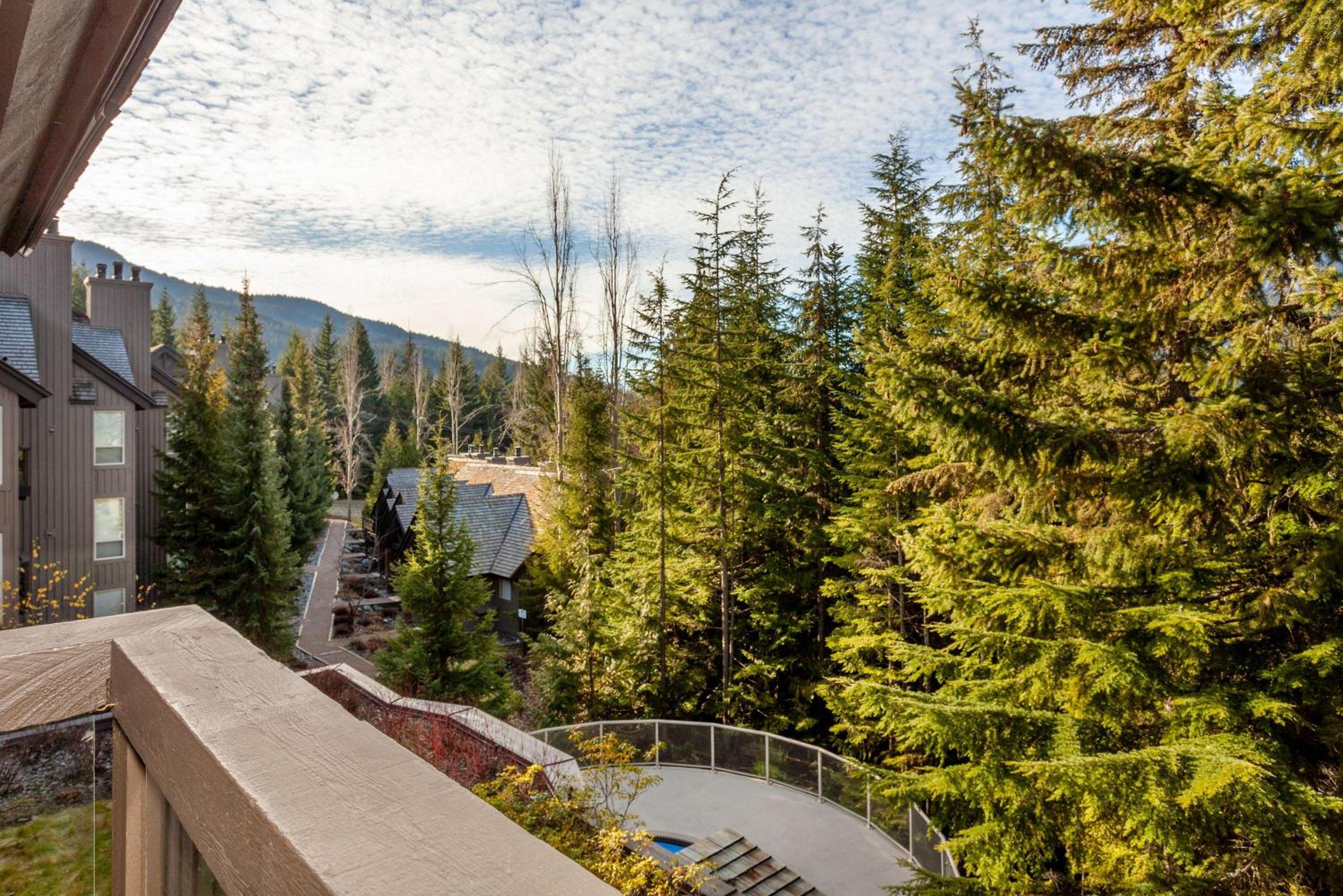 Painted Cliff 25 | Family-sized Ski-In, Ski-Out Townhome w/ Shared Hot Tub & Log Fire
