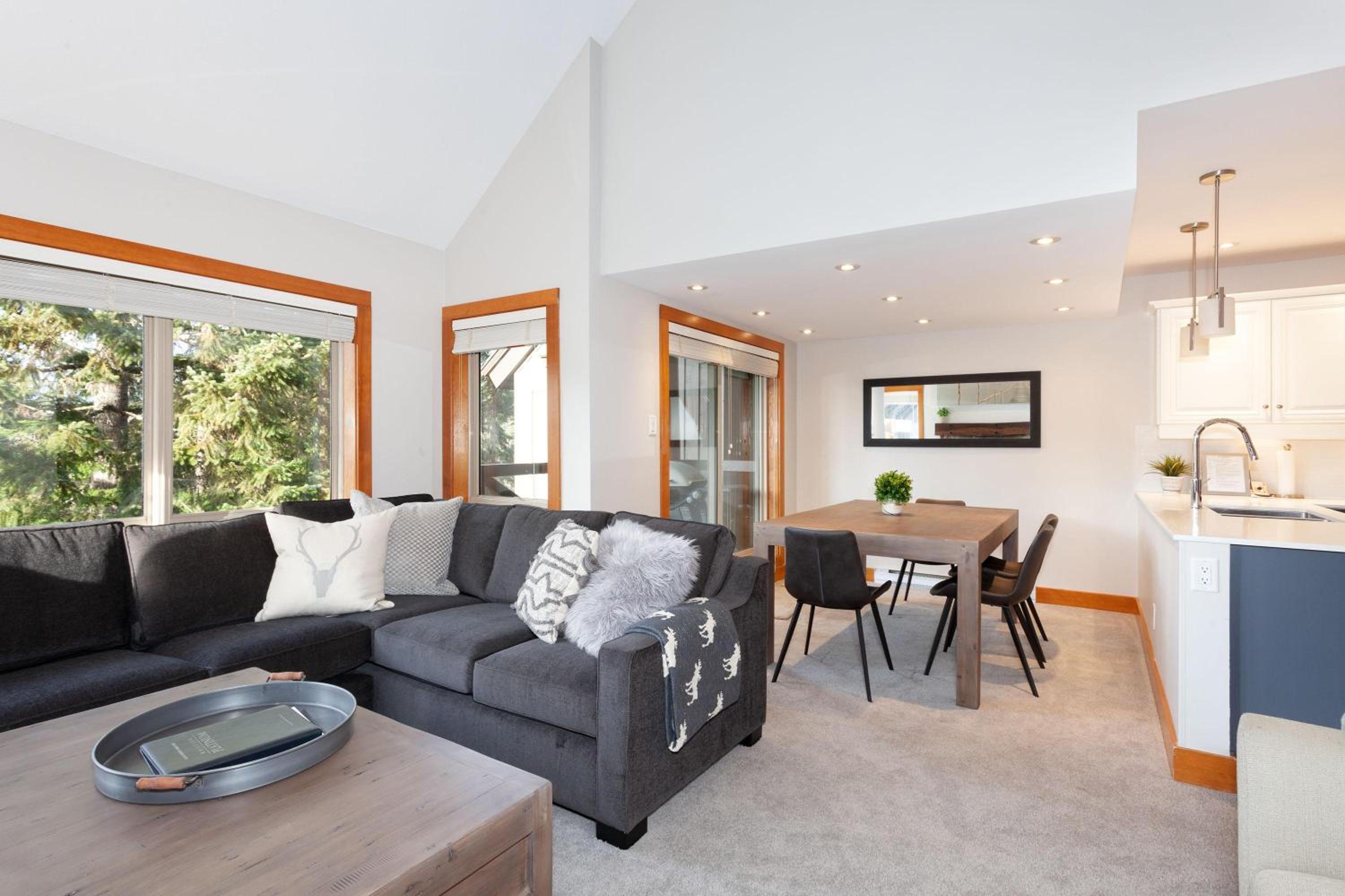 Painted Cliff 25 | Family-sized Ski-In, Ski-Out Townhome w/ Shared Hot Tub & Log Fire