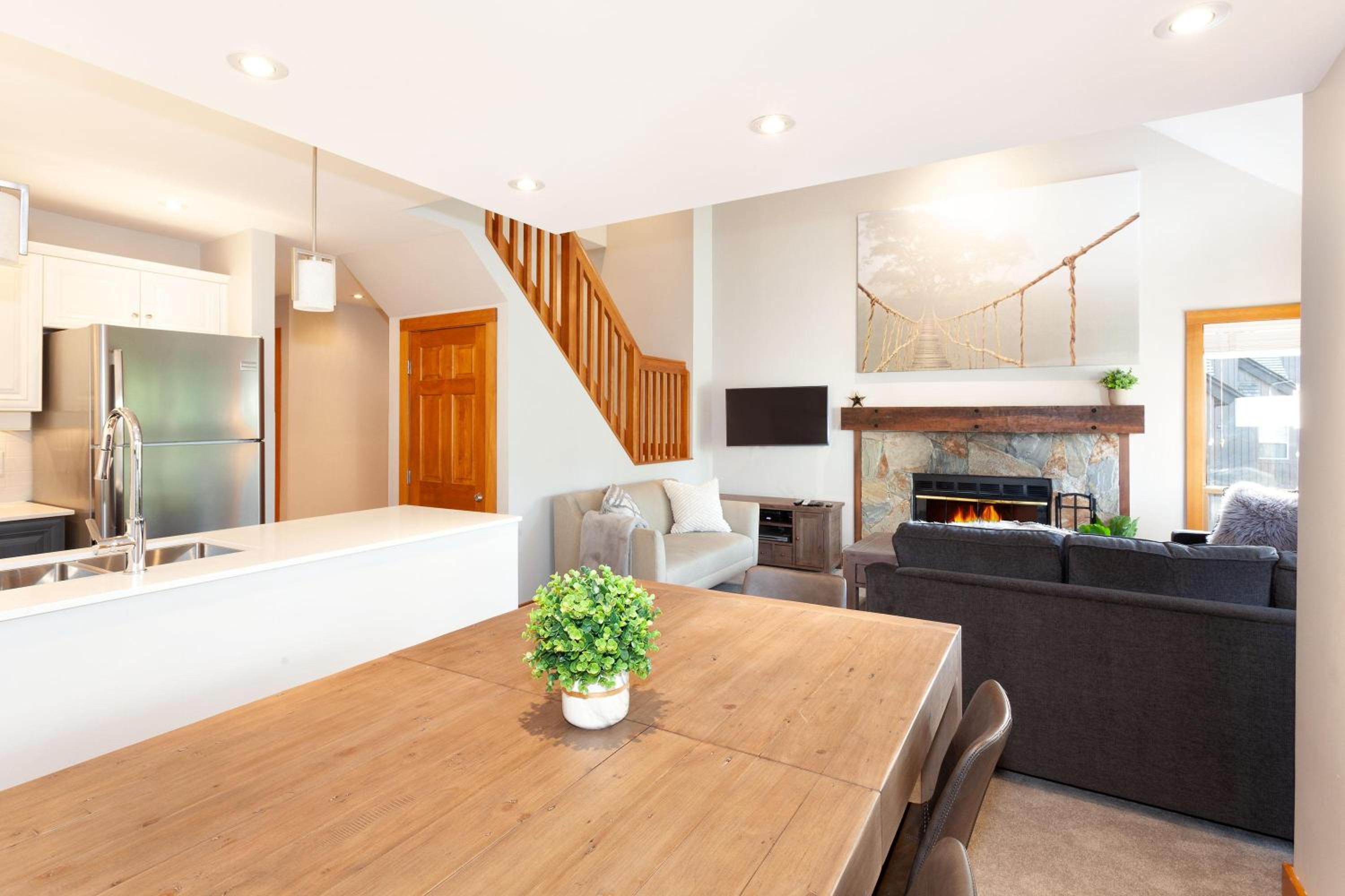 Painted Cliff 25 | Family-sized Ski-In, Ski-Out Townhome w/ Shared Hot Tub & Log Fire