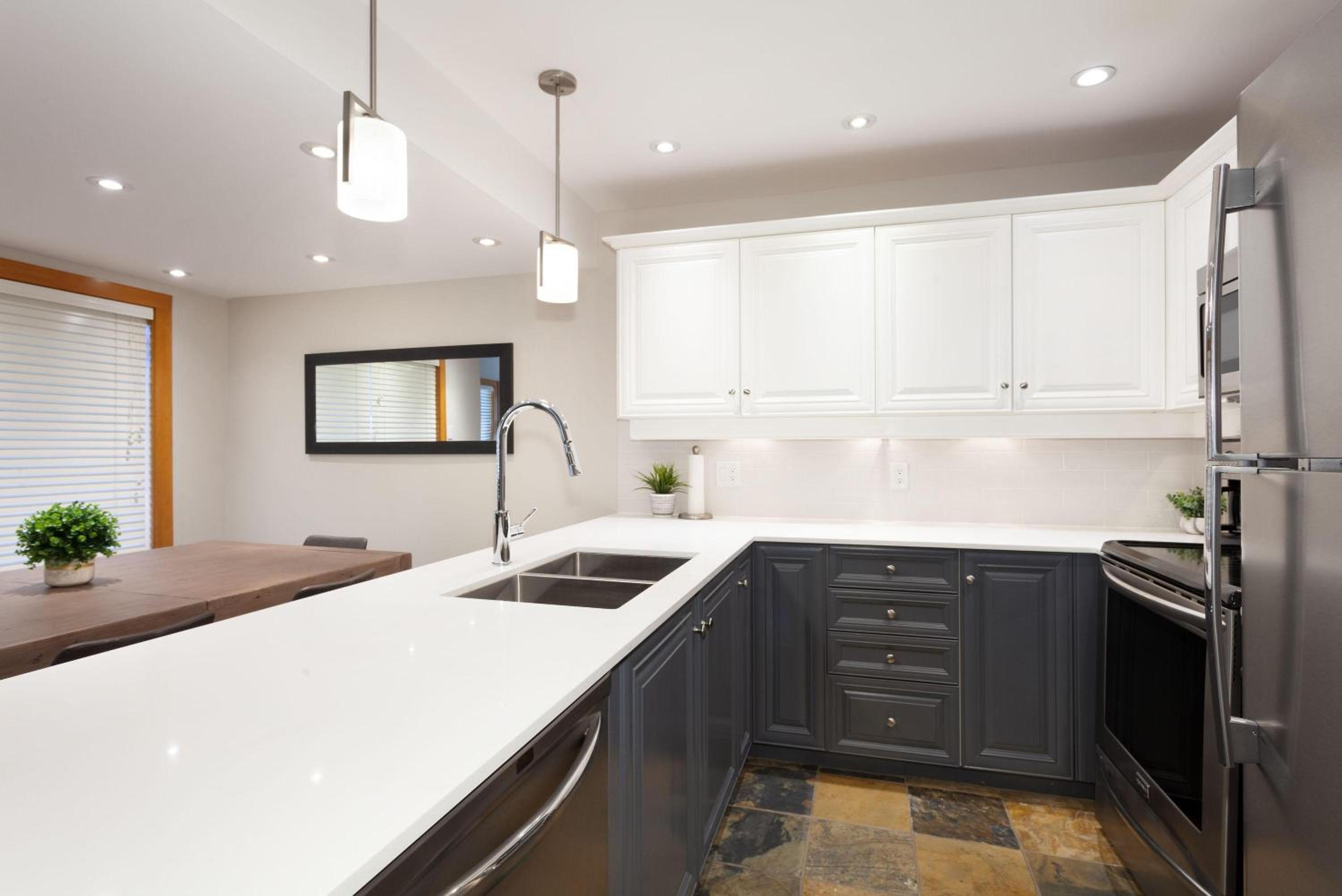 Painted Cliff 25 | Family-sized Ski-In, Ski-Out Townhome w/ Shared Hot Tub & Log Fire