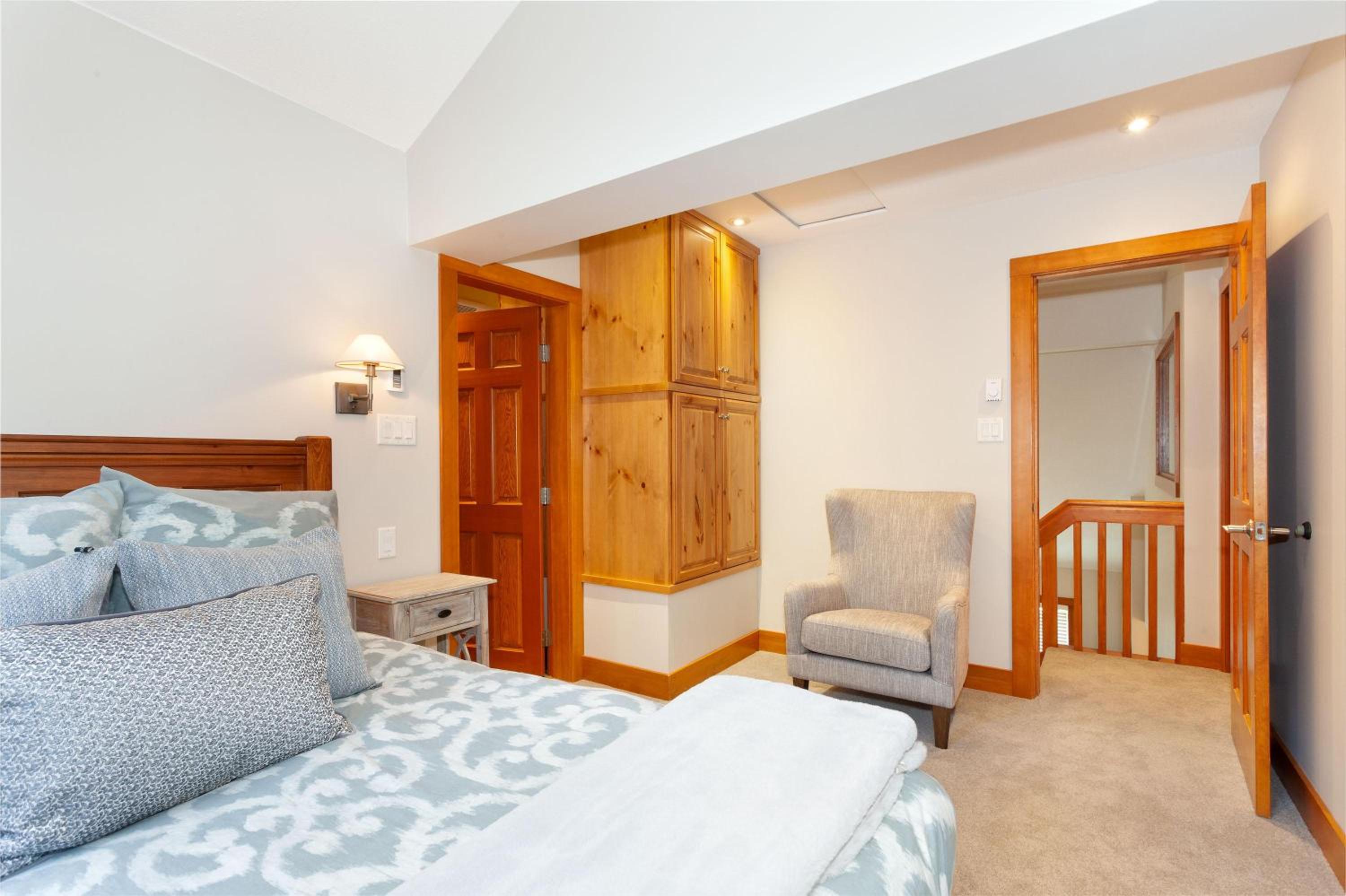 Painted Cliff 25 | Family-sized Ski-In, Ski-Out Townhome w/ Shared Hot Tub & Log Fire