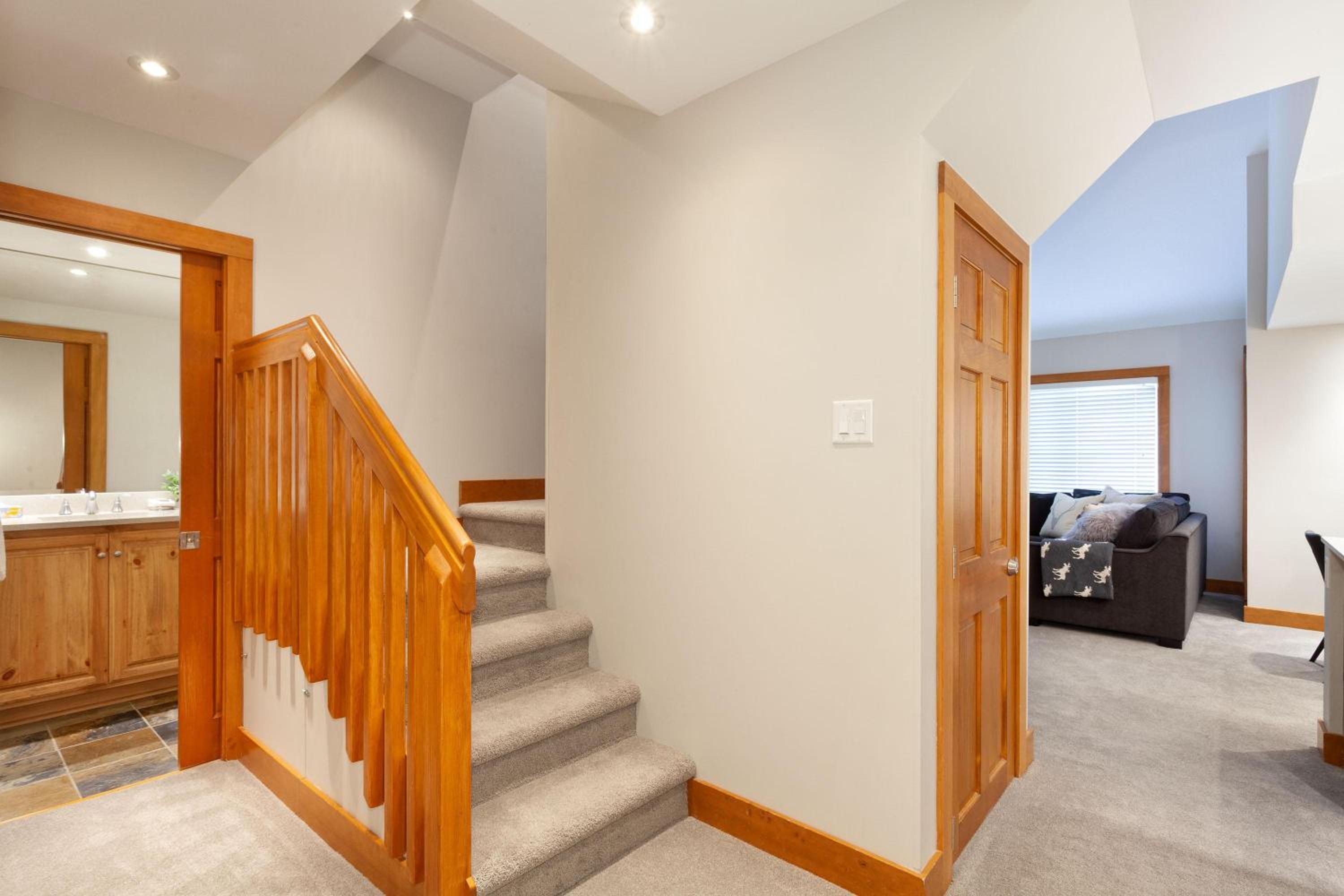 Painted Cliff 25 | Family-sized Ski-In, Ski-Out Townhome w/ Shared Hot Tub & Log Fire