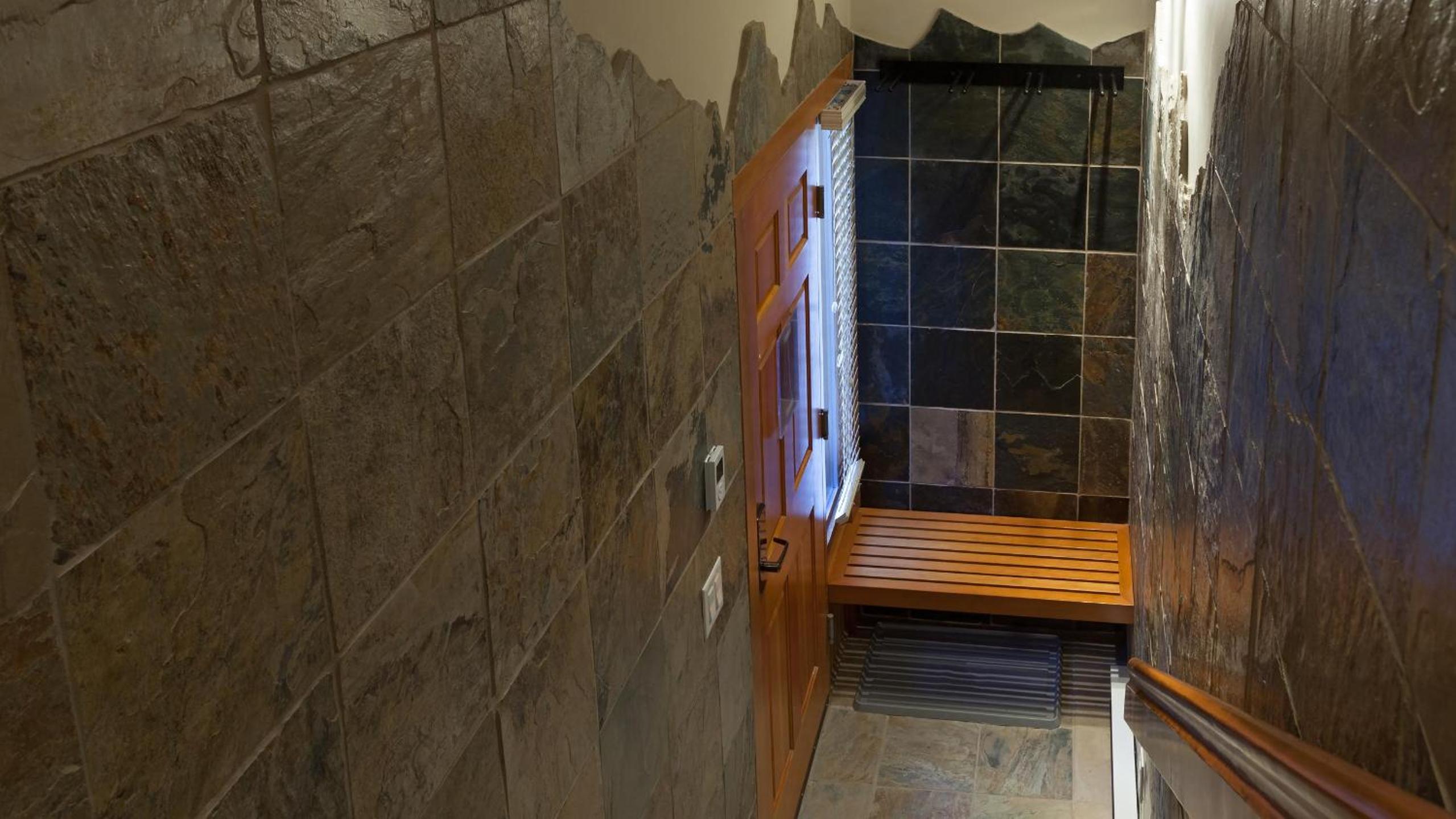 Painted Cliff 25 | Family-sized Ski-In, Ski-Out Townhome w/ Shared Hot Tub & Log Fire