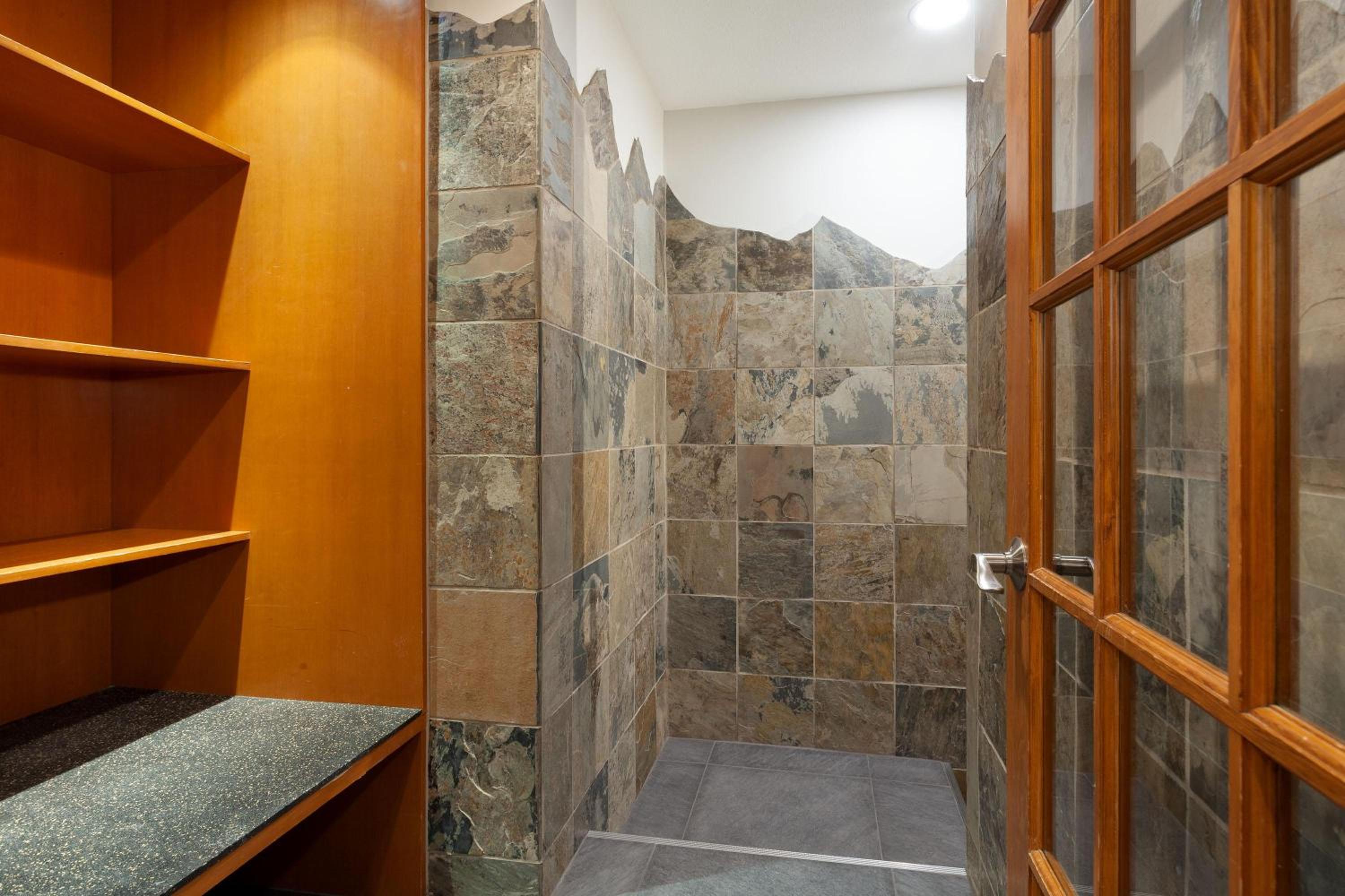 Painted Cliff 25 | Family-sized Ski-In, Ski-Out Townhome w/ Shared Hot Tub & Log Fire