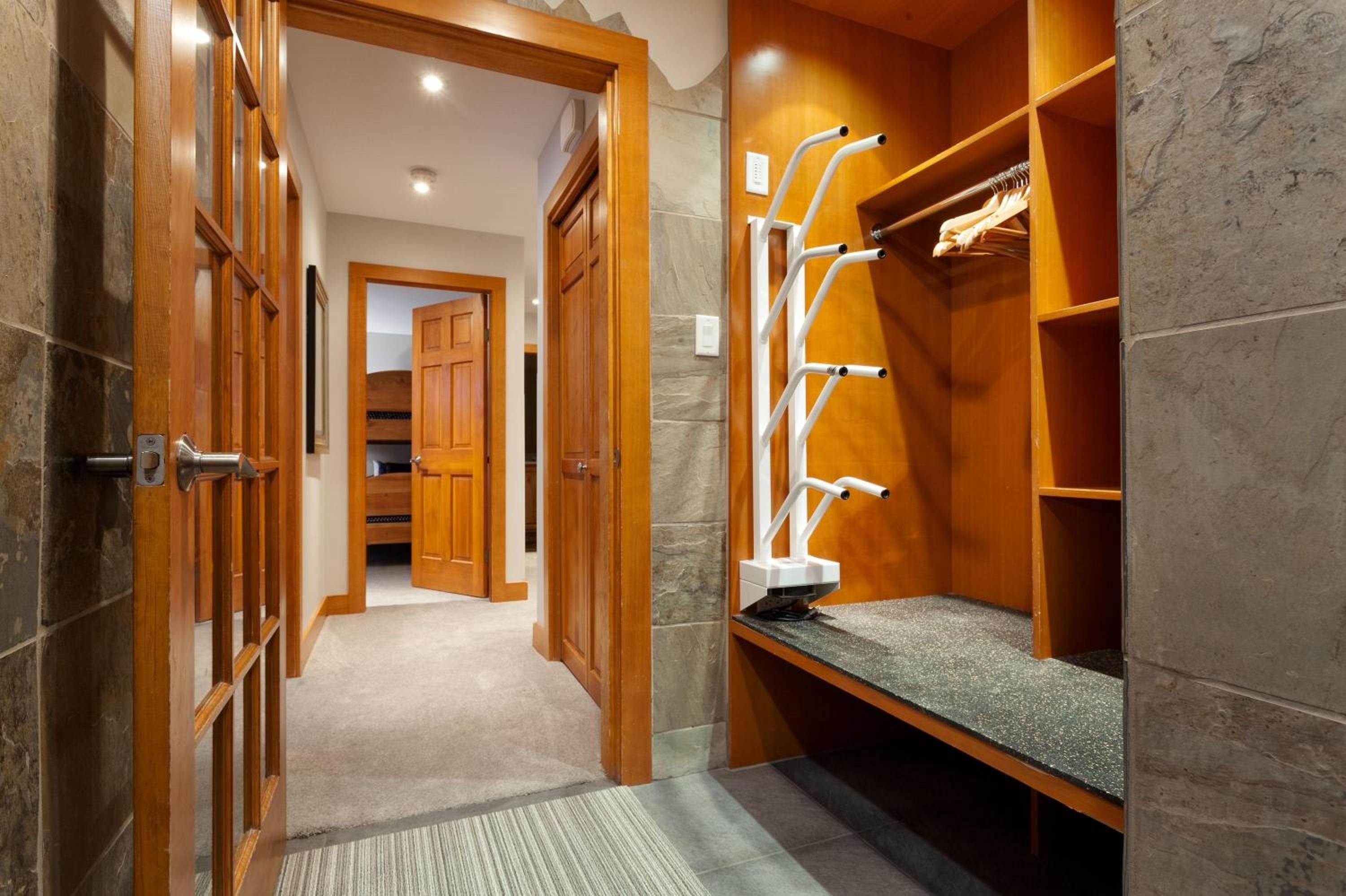 Painted Cliff 25 | Family-sized Ski-In, Ski-Out Townhome w/ Shared Hot Tub & Log Fire