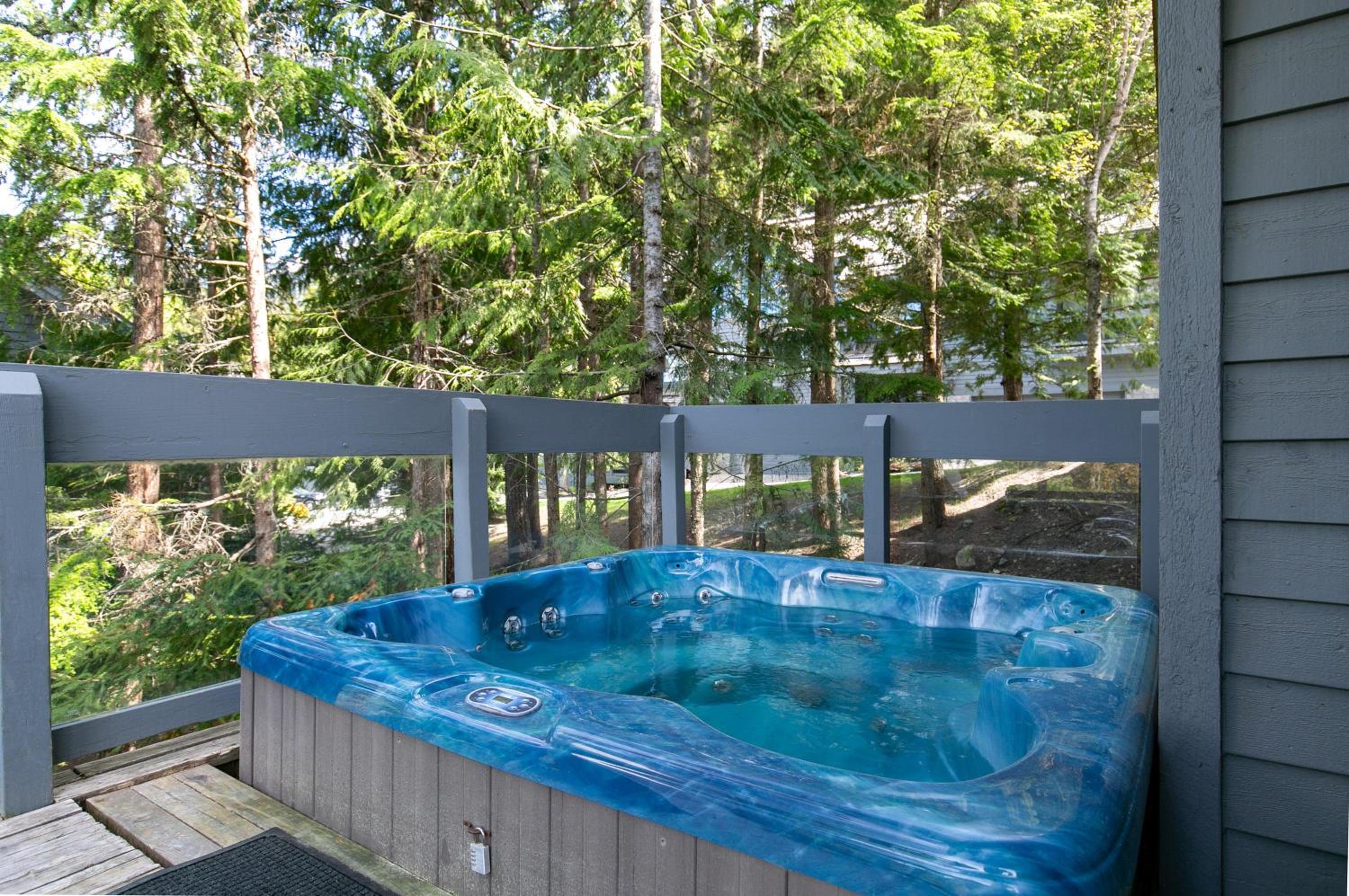 Northern Lights 35 | Spacious Townhome Close to Village with Hot Tub, Mountain View & Garage Parking