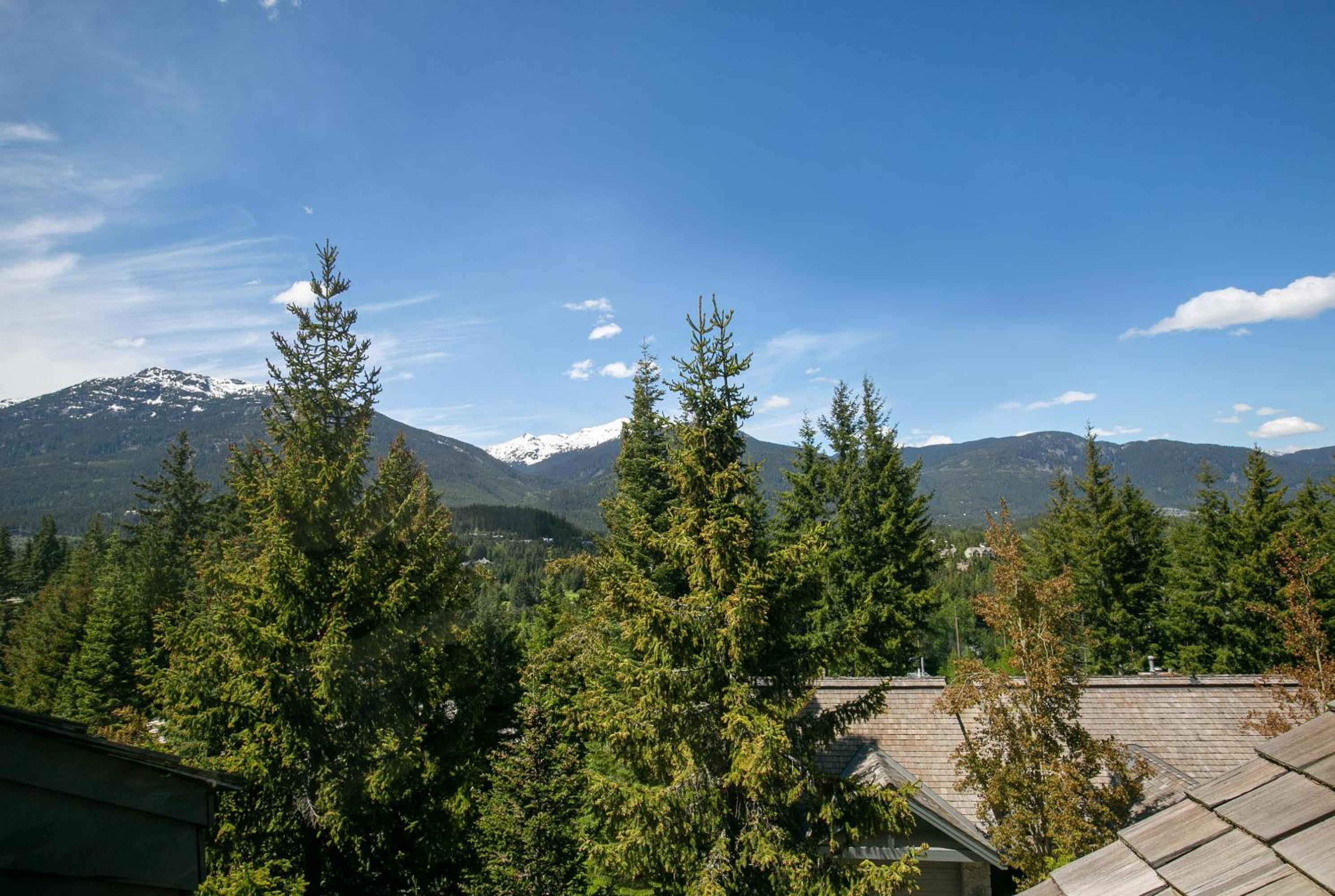 Northern Lights 35 | Spacious Townhome Close to Village with Hot Tub, Mountain View & Garage Parking