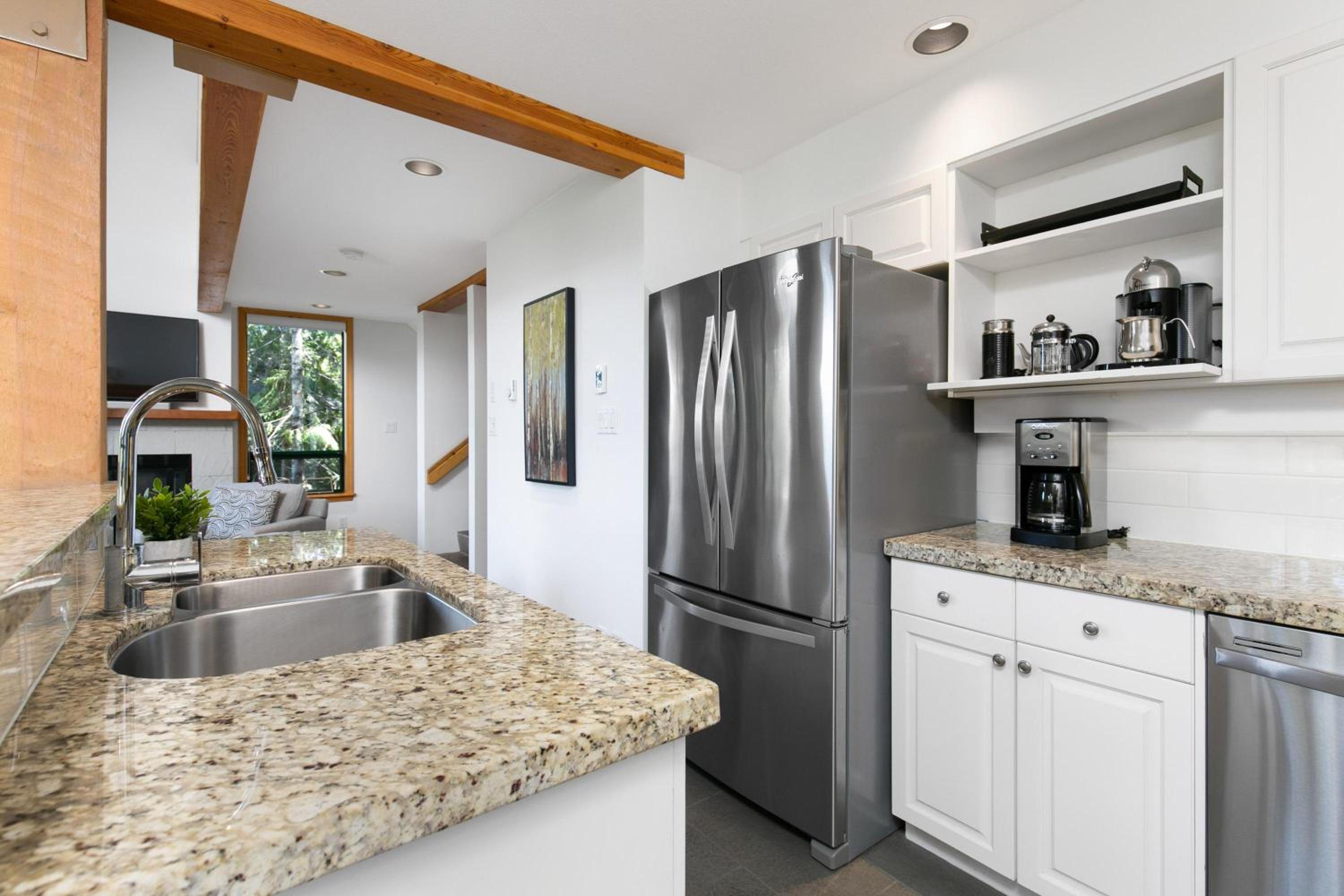 Northern Lights 35 | Spacious Townhome Close to Village with Hot Tub, Mountain View & Garage Parking