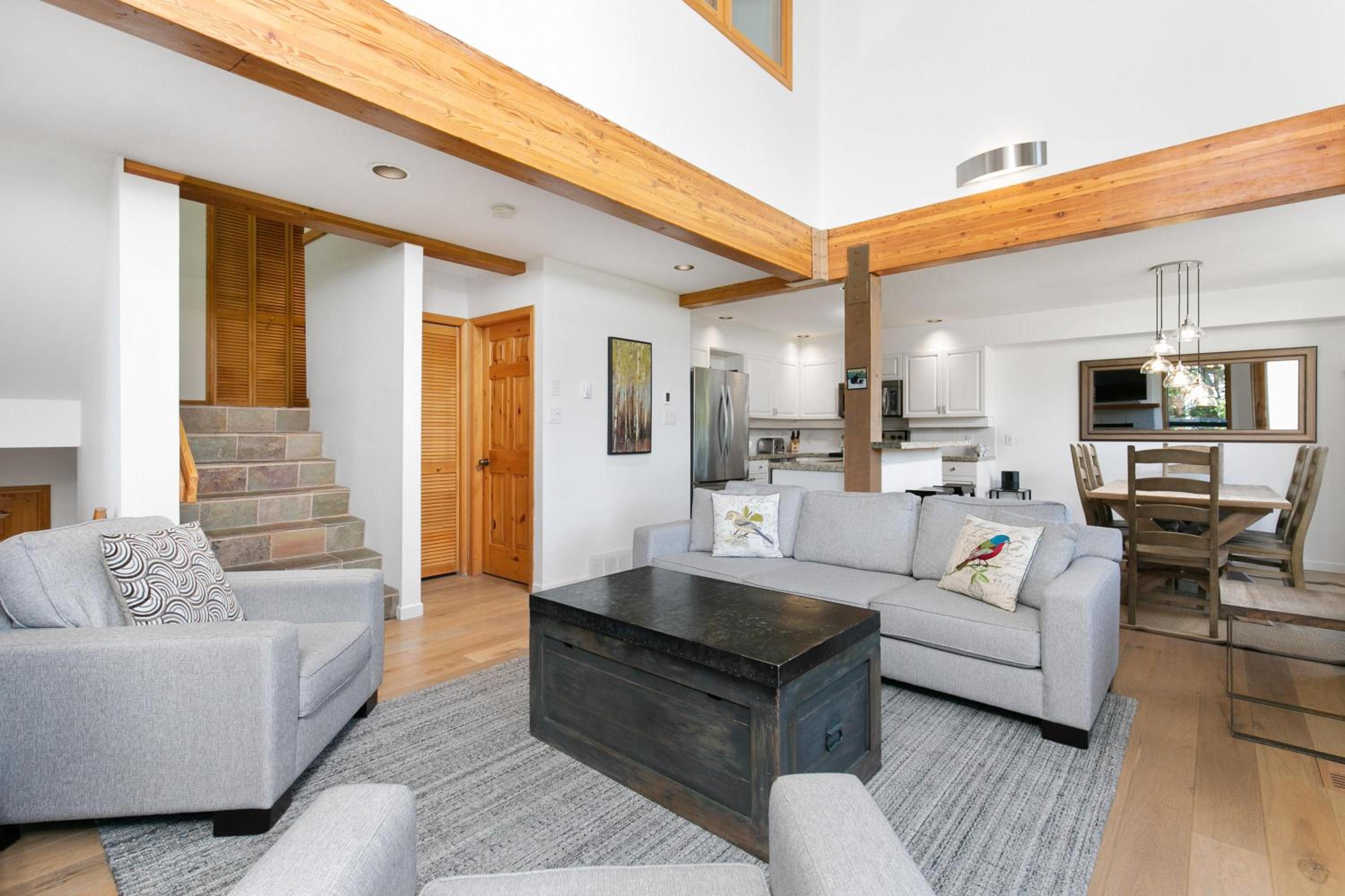 Northern Lights 35 | Spacious Townhome Close to Village with Hot Tub, Mountain View & Garage Parking