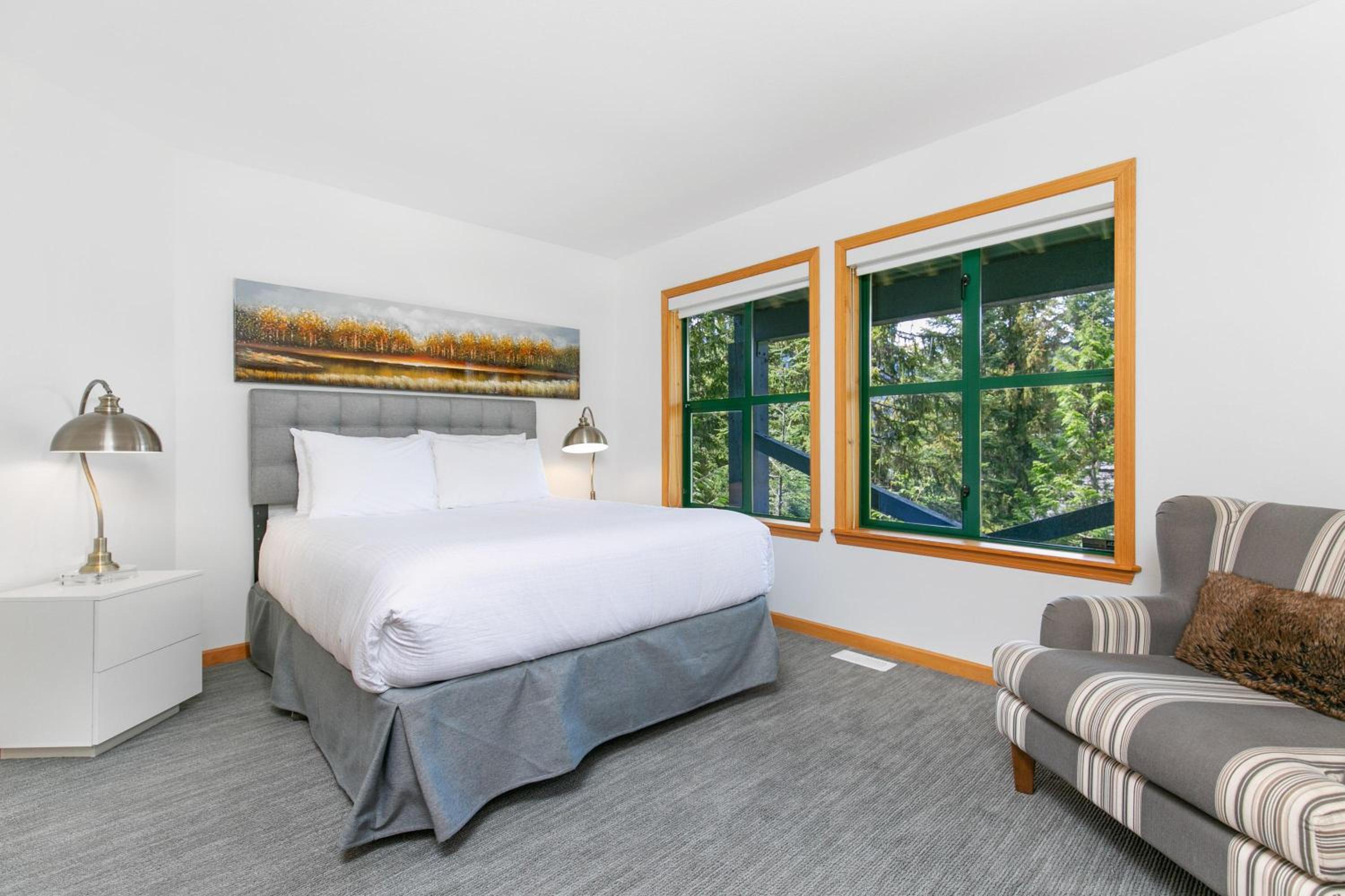 Northern Lights 35 | Spacious Townhome Close to Village with Hot Tub, Mountain View & Garage Parking