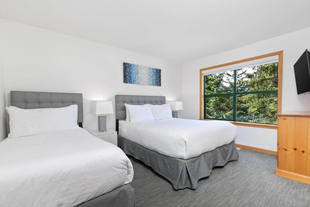 Northern Lights 35 | Spacious Townhome Close to Village with Hot Tub, Mountain View & Garage Parking