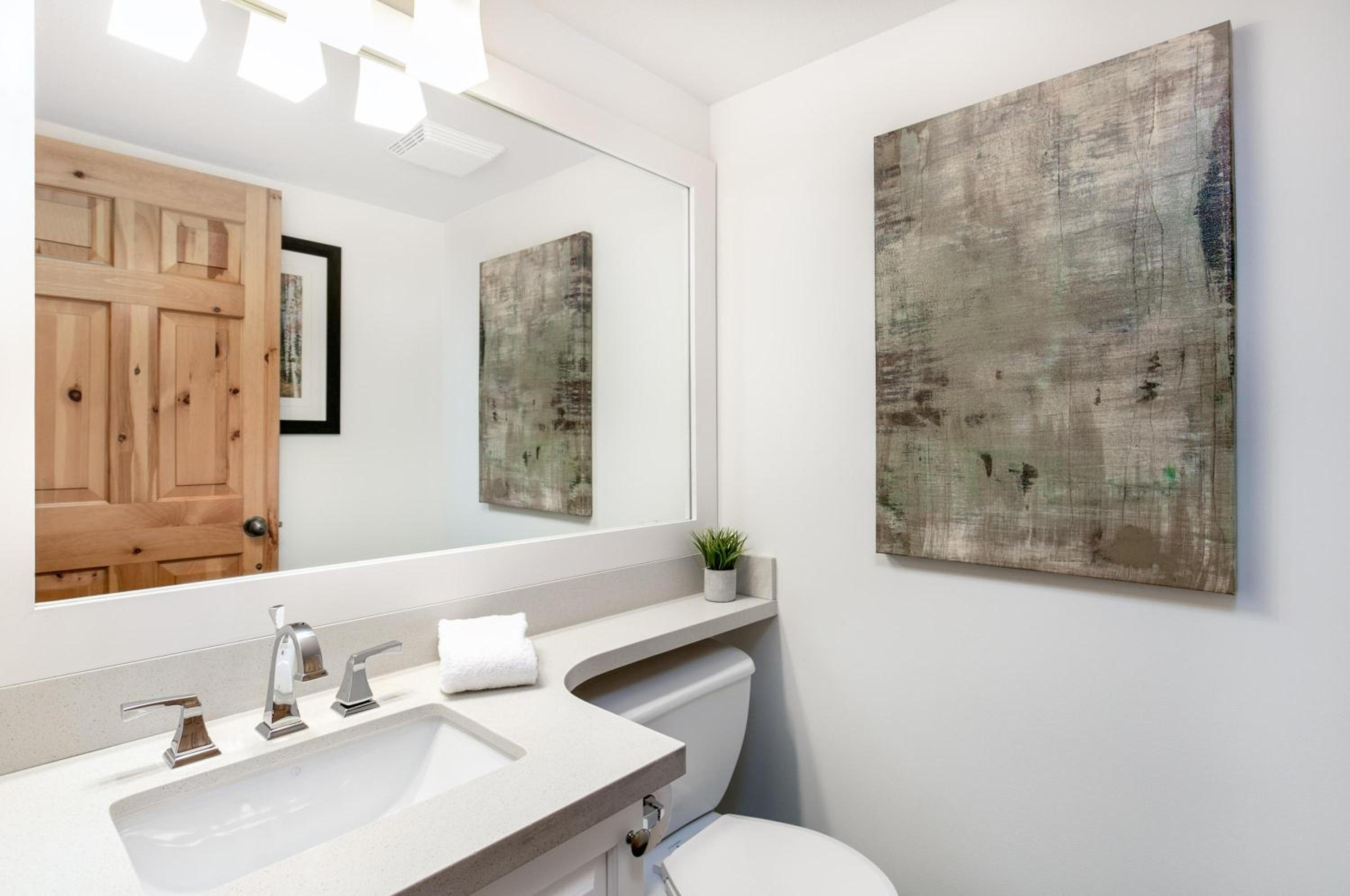 Northern Lights 35 | Spacious Townhome Close to Village with Hot Tub, Mountain View & Garage Parking