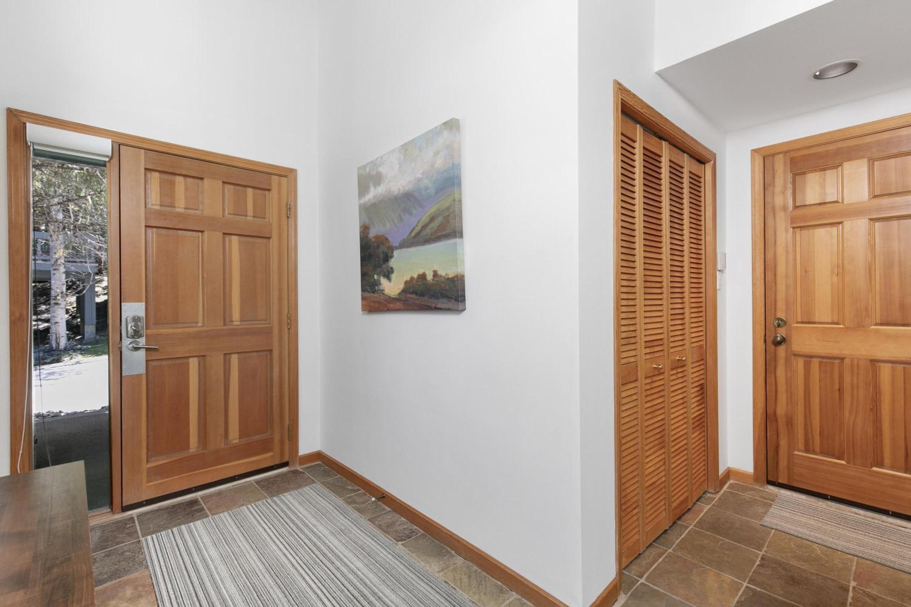 Northern Lights 35 | Spacious Townhome Close to Village with Hot Tub, Mountain View & Garage Parking