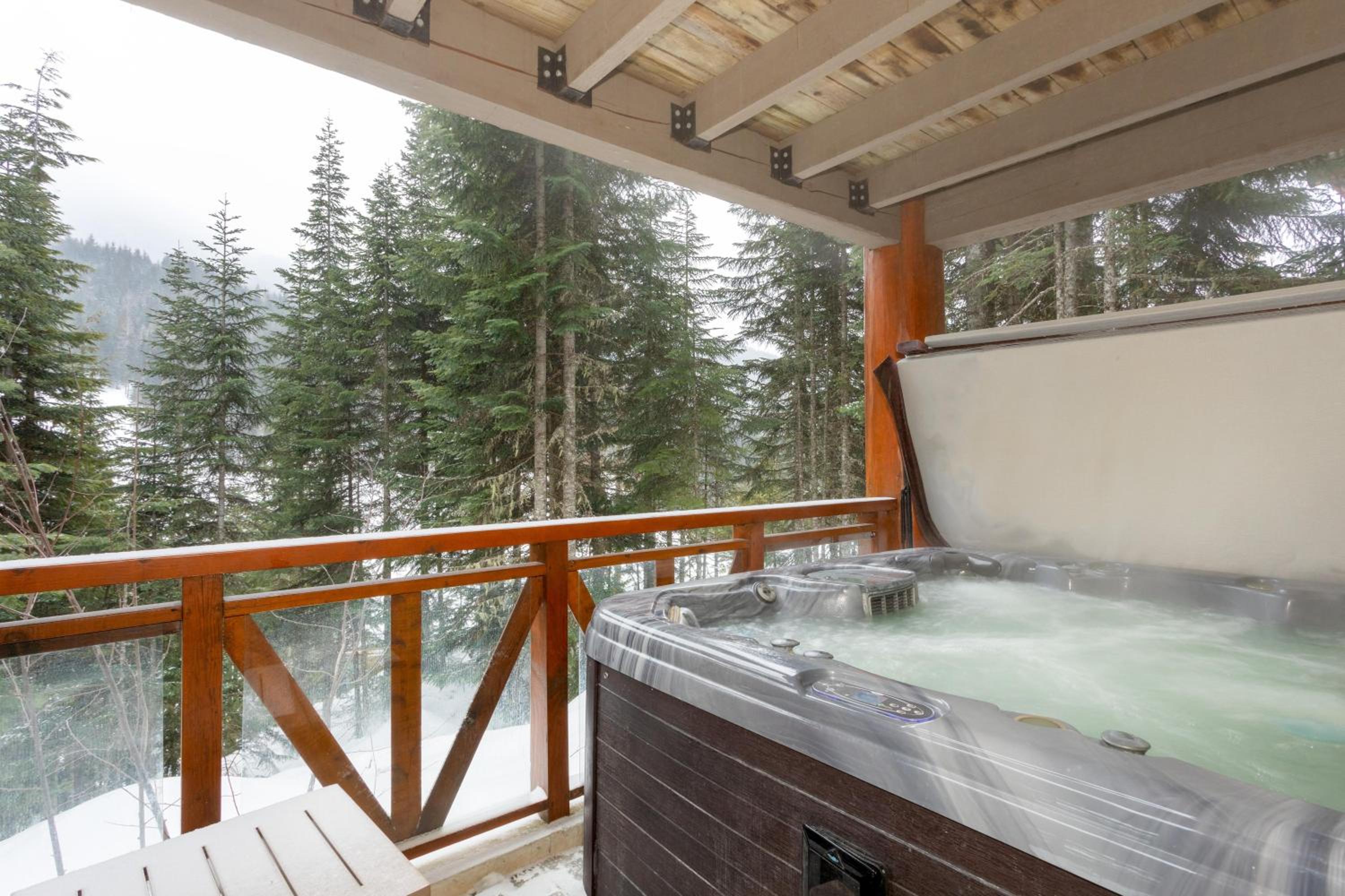 Taluswood The Heights 6 | Beautifully Updated Chalet w/ Private Hot Tub, Slopeside View, Parking