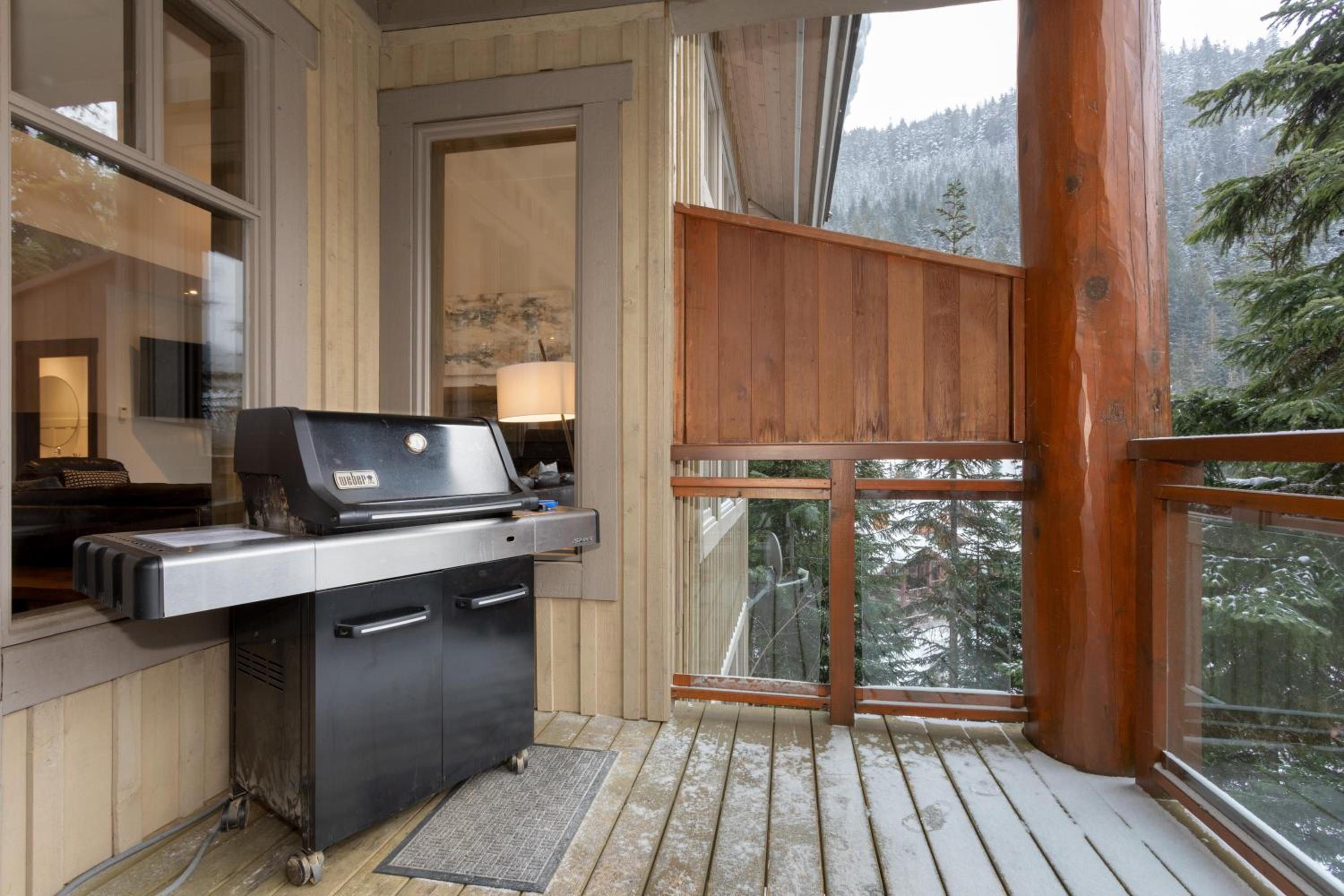 Taluswood The Heights 6 | Beautifully Updated Chalet w/ Private Hot Tub, Slopeside View, Parking
