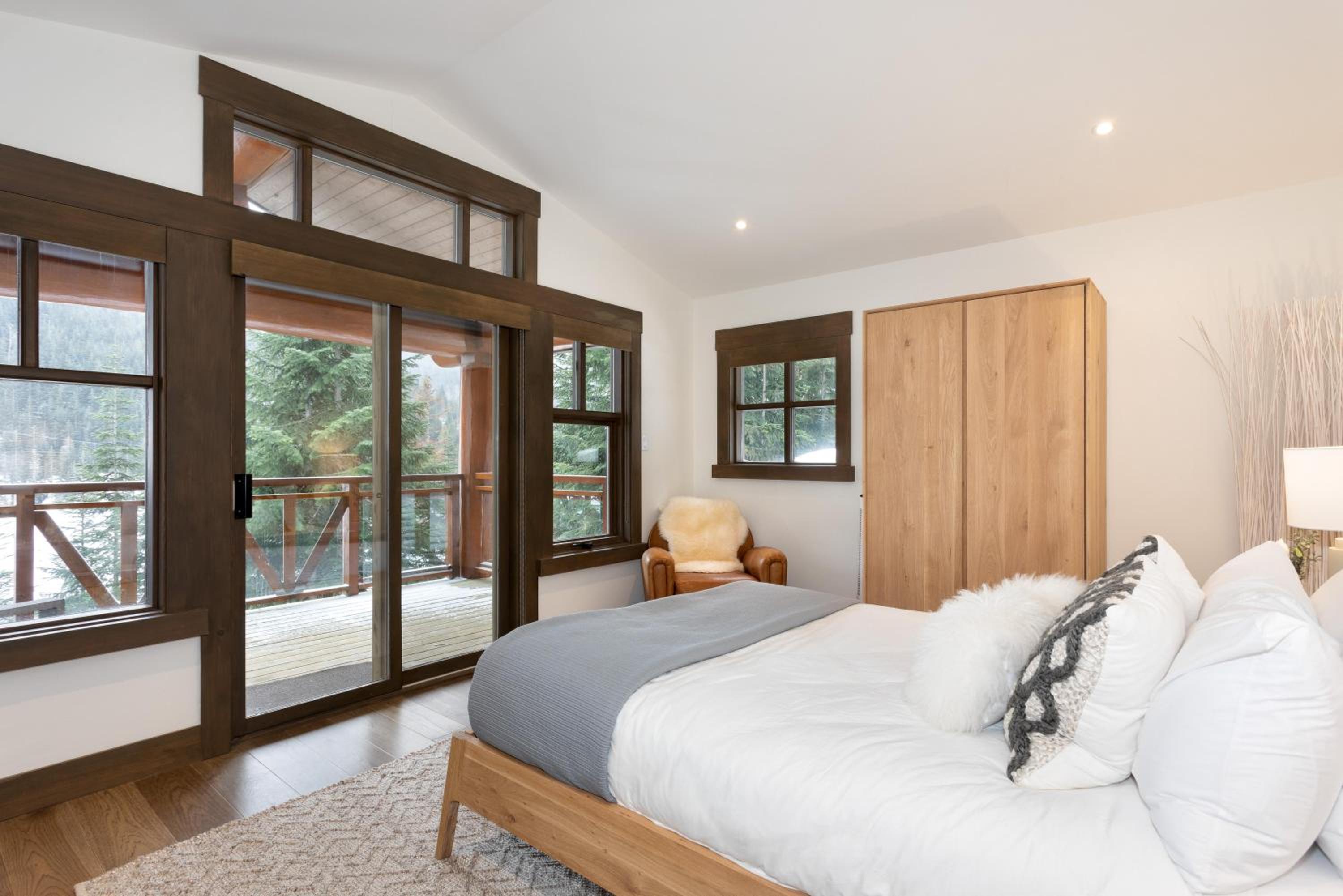 Taluswood The Heights 6 | Beautifully Updated Chalet w/ Private Hot Tub, Slopeside View, Parking