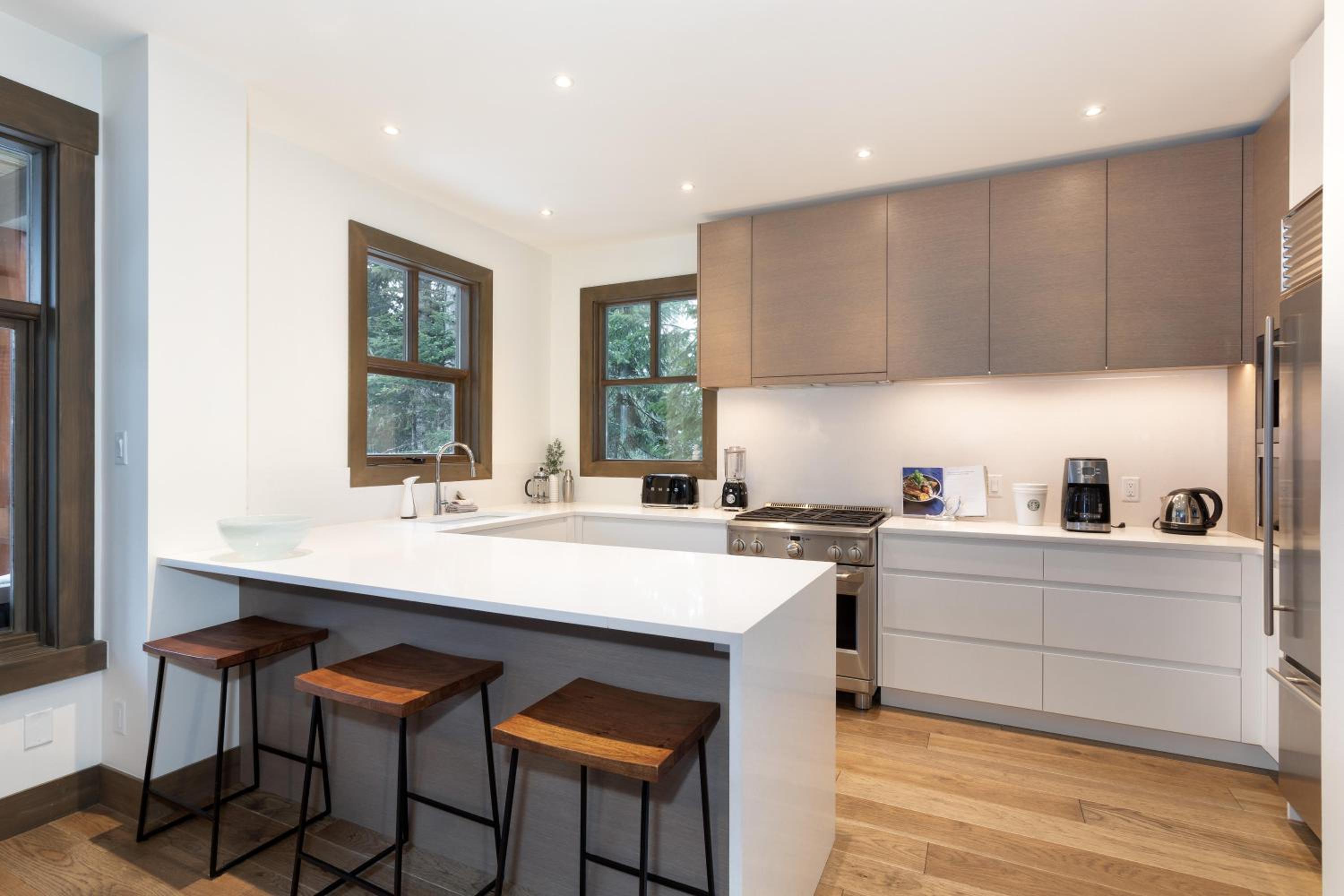 Taluswood The Heights 6 | Beautifully Updated Chalet w/ Private Hot Tub, Slopeside View, Parking