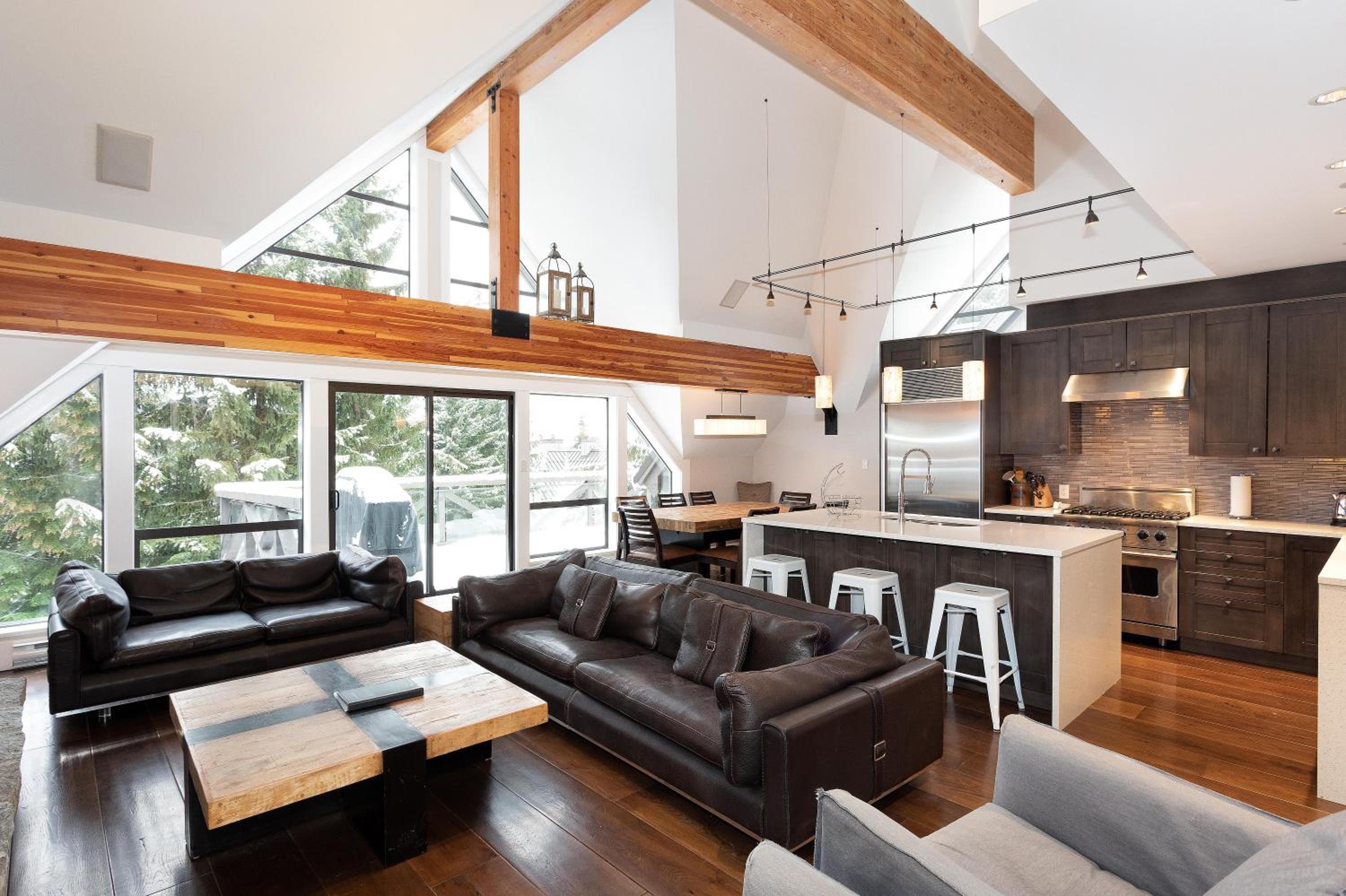 Pinnacle Ridge 21 | Family Townhome w/ Prime Ski Access, Hot Tub, 2 Living Rooms & Fireplace